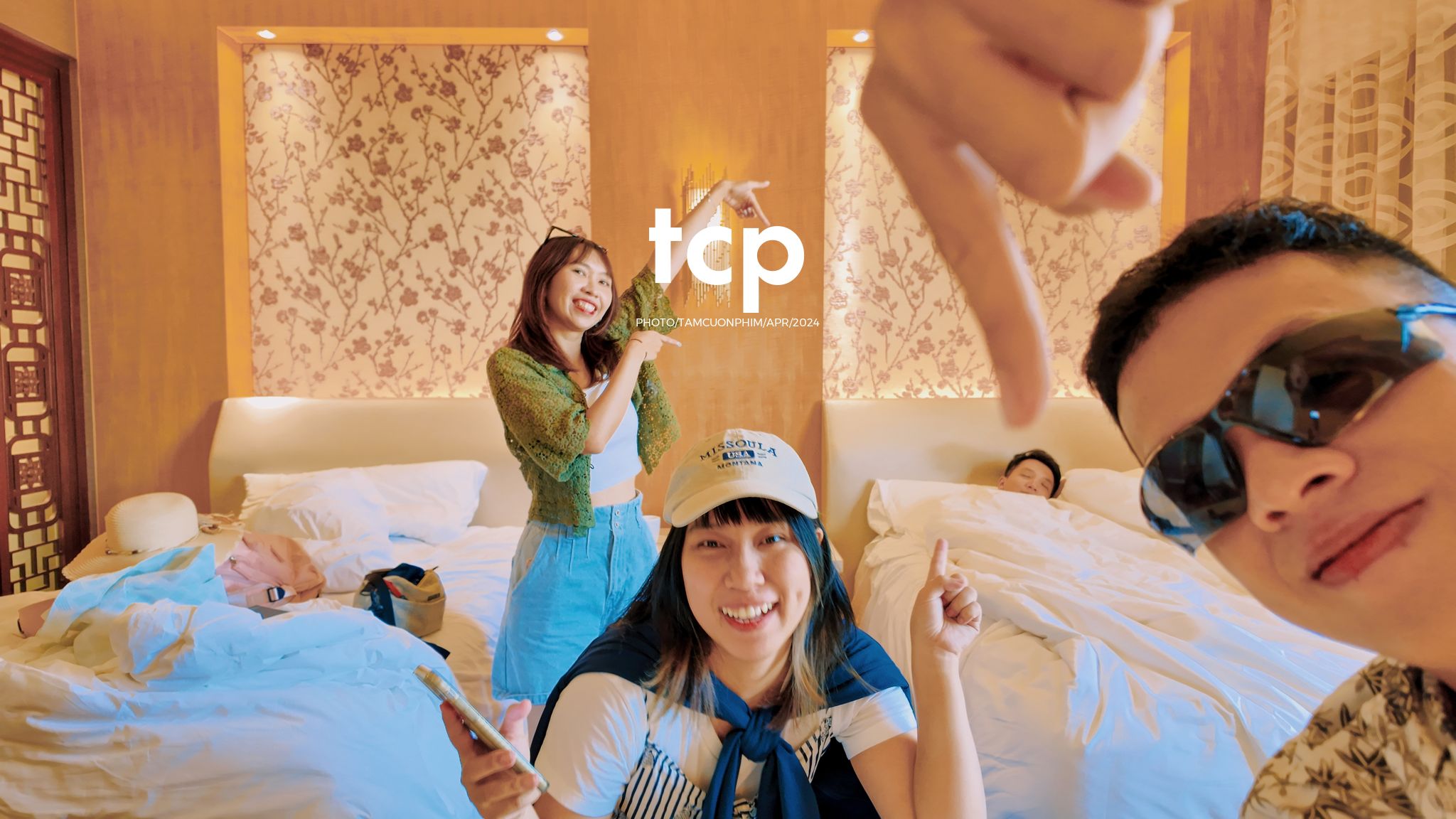 Tám Cuộn Phim - Nắng gió miền biển vắng