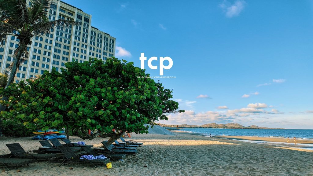 Tám Cuộn Phim - Nắng gió miền biển vắng