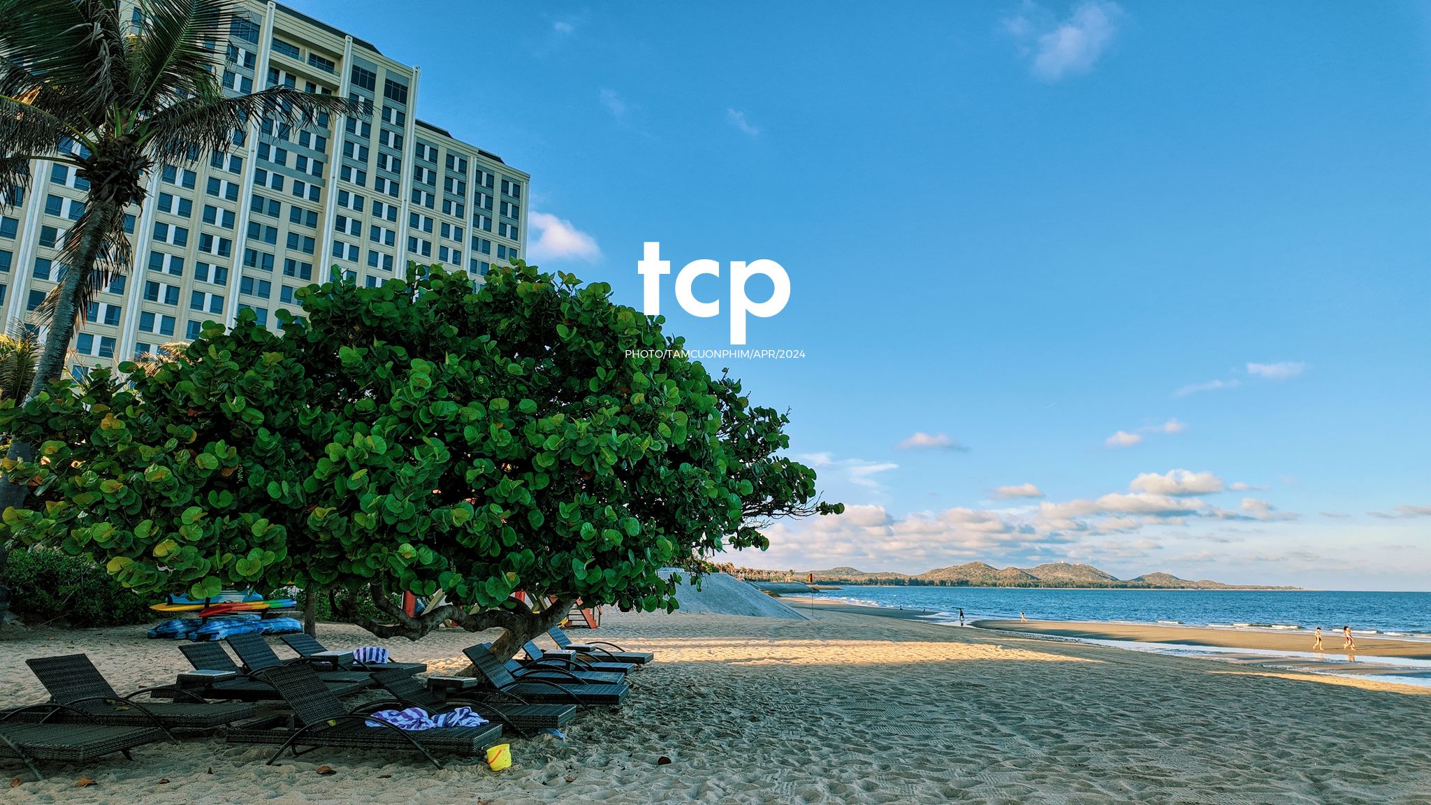 Tám Cuộn Phim - Nắng gió miền biển vắng