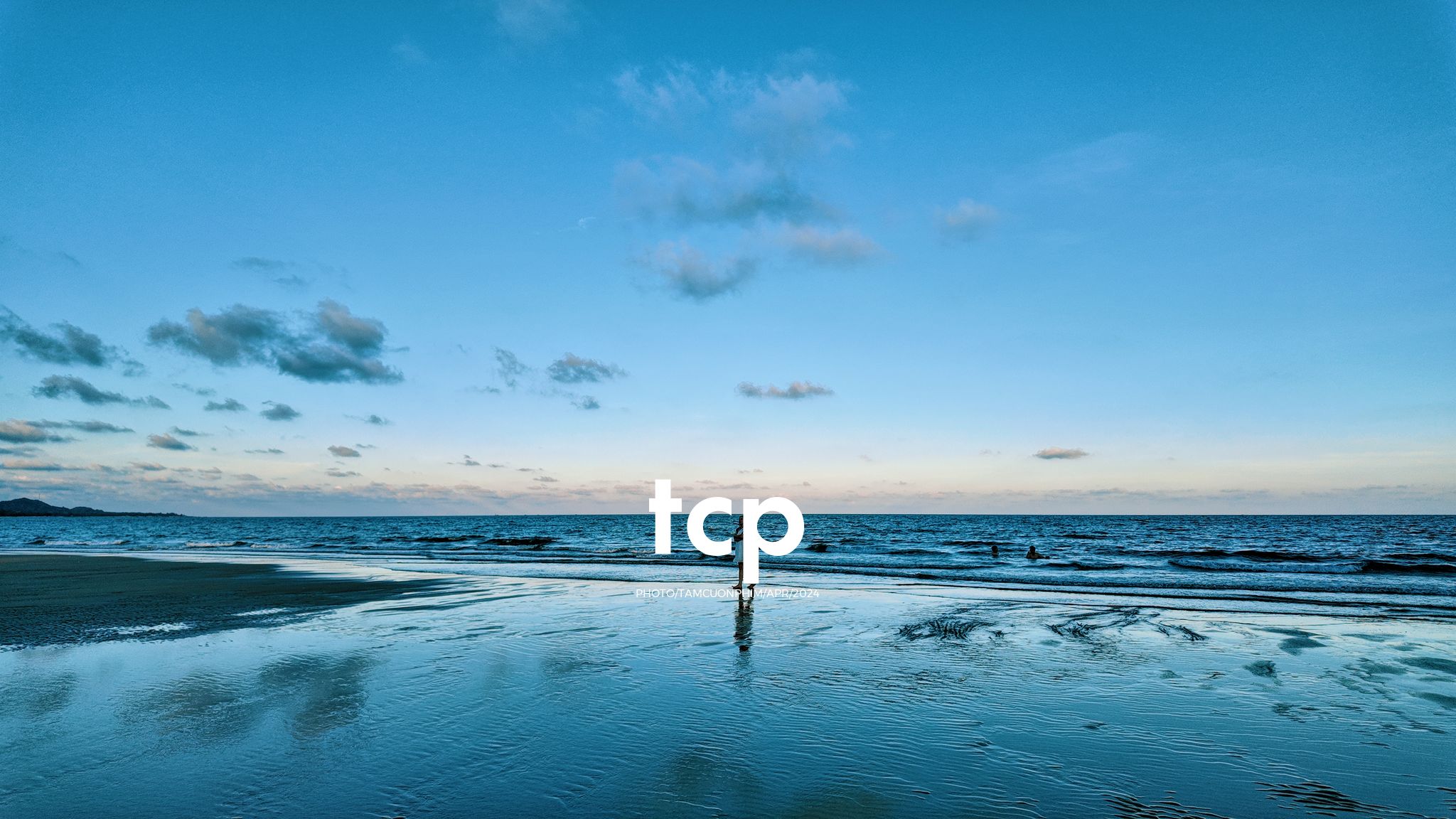 Tám Cuộn Phim - Nắng gió miền biển vắng