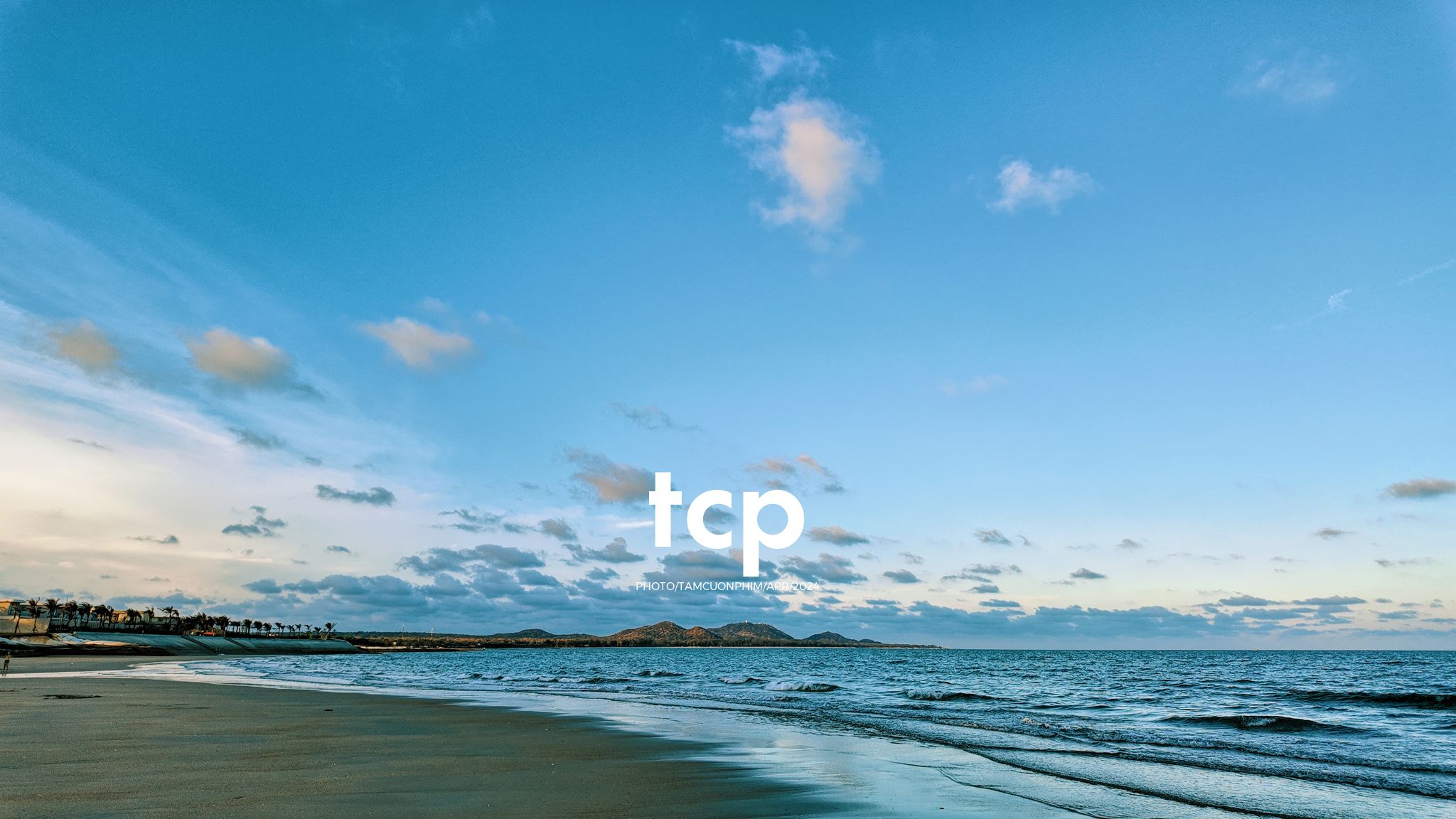 Tám Cuộn Phim - Nắng gió miền biển vắng