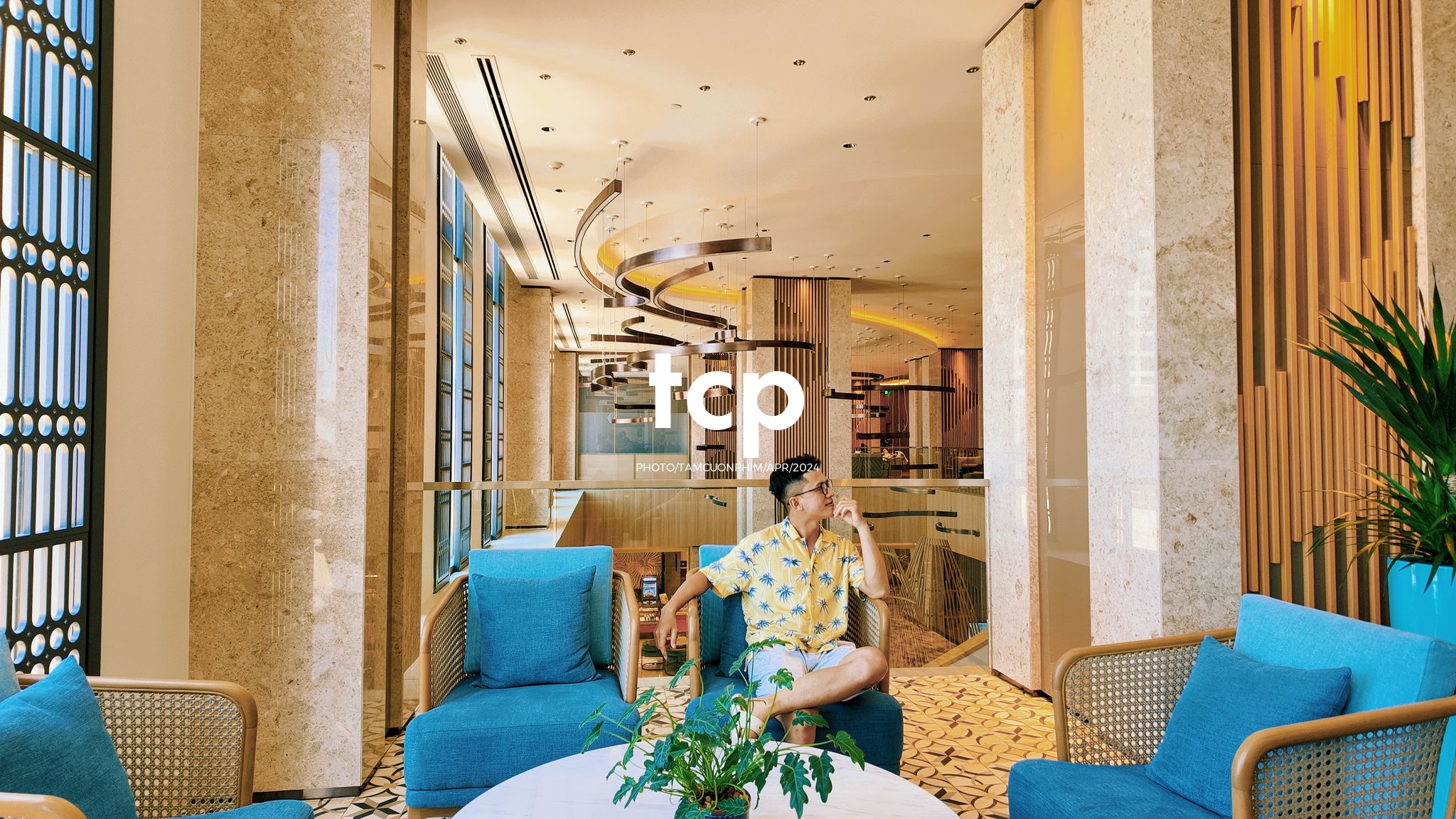 Tám Cuộn Phim - Nắng gió miền biển vắng