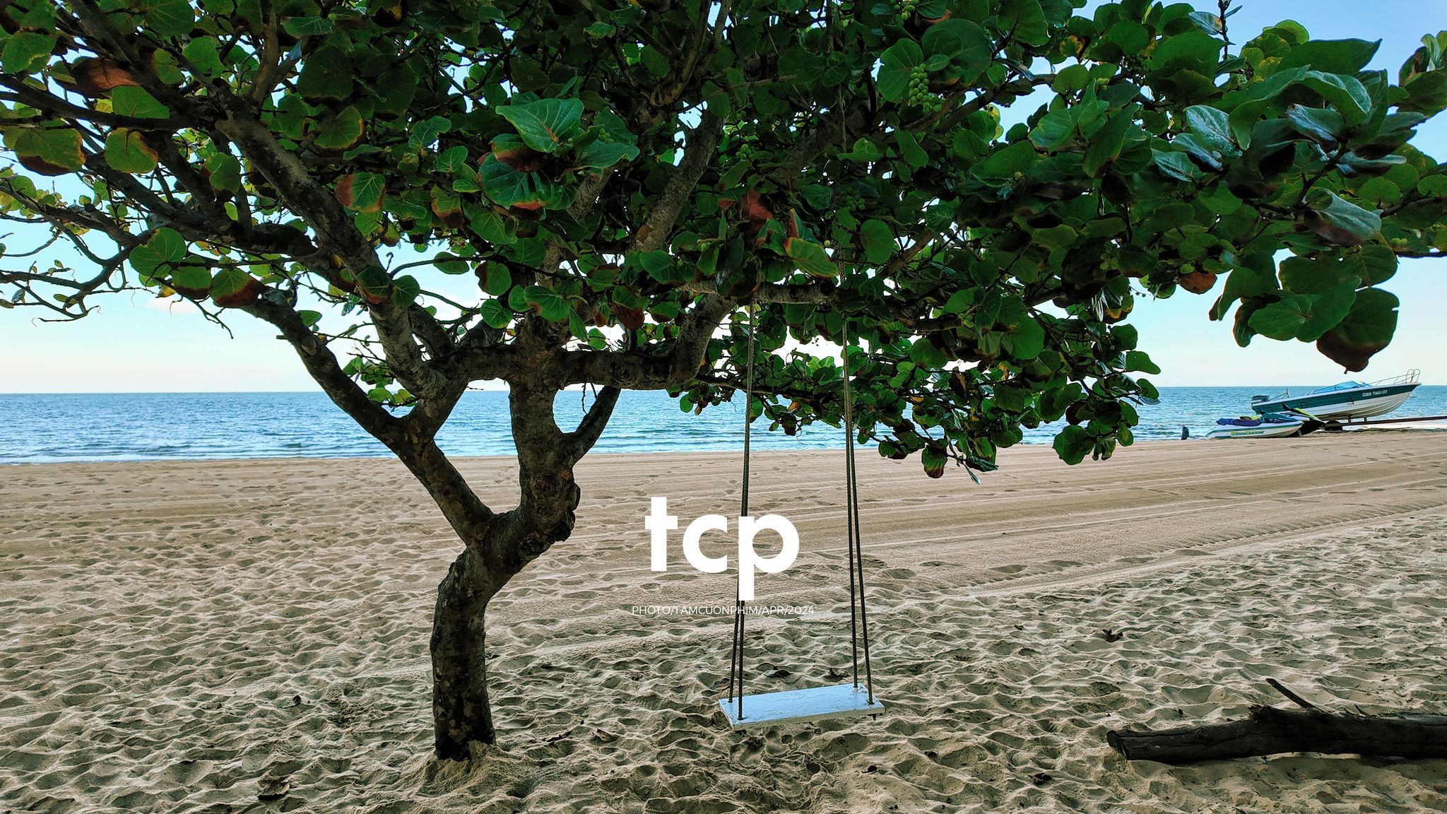 Tám Cuộn Phim - Nắng gió miền biển vắng