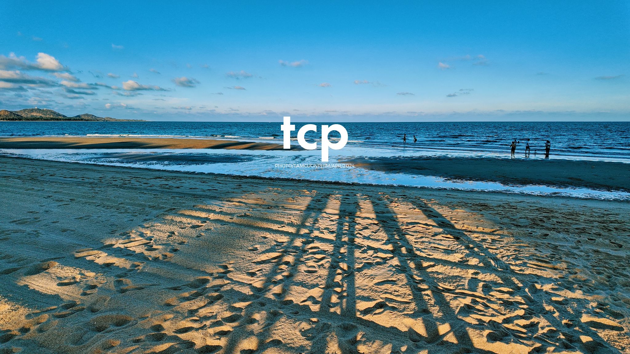 Tám Cuộn Phim - Nắng gió miền biển vắng