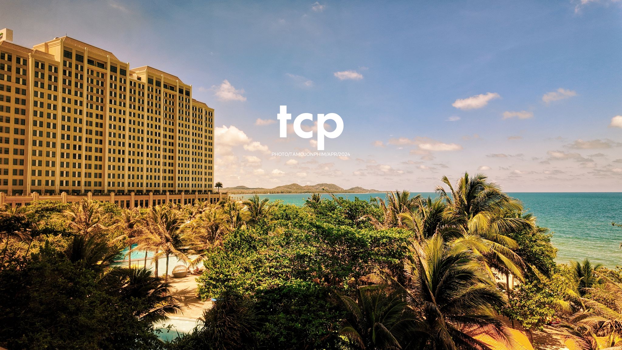 Tám Cuộn Phim - Nắng gió miền biển vắng