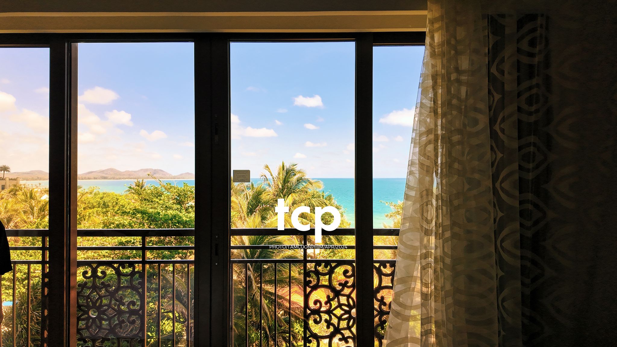 Tám Cuộn Phim - Nắng gió miền biển vắng