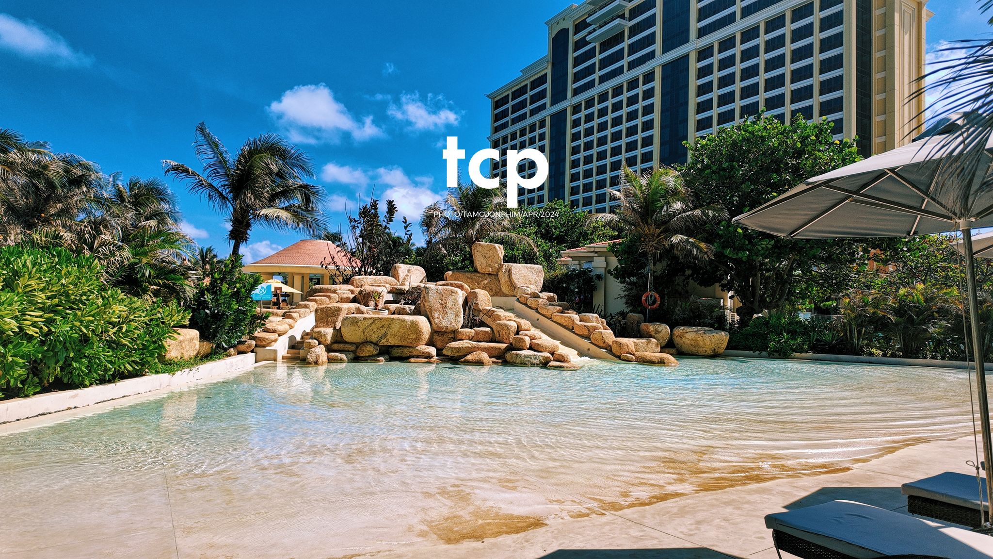 Tám Cuộn Phim - Nắng gió miền biển vắng