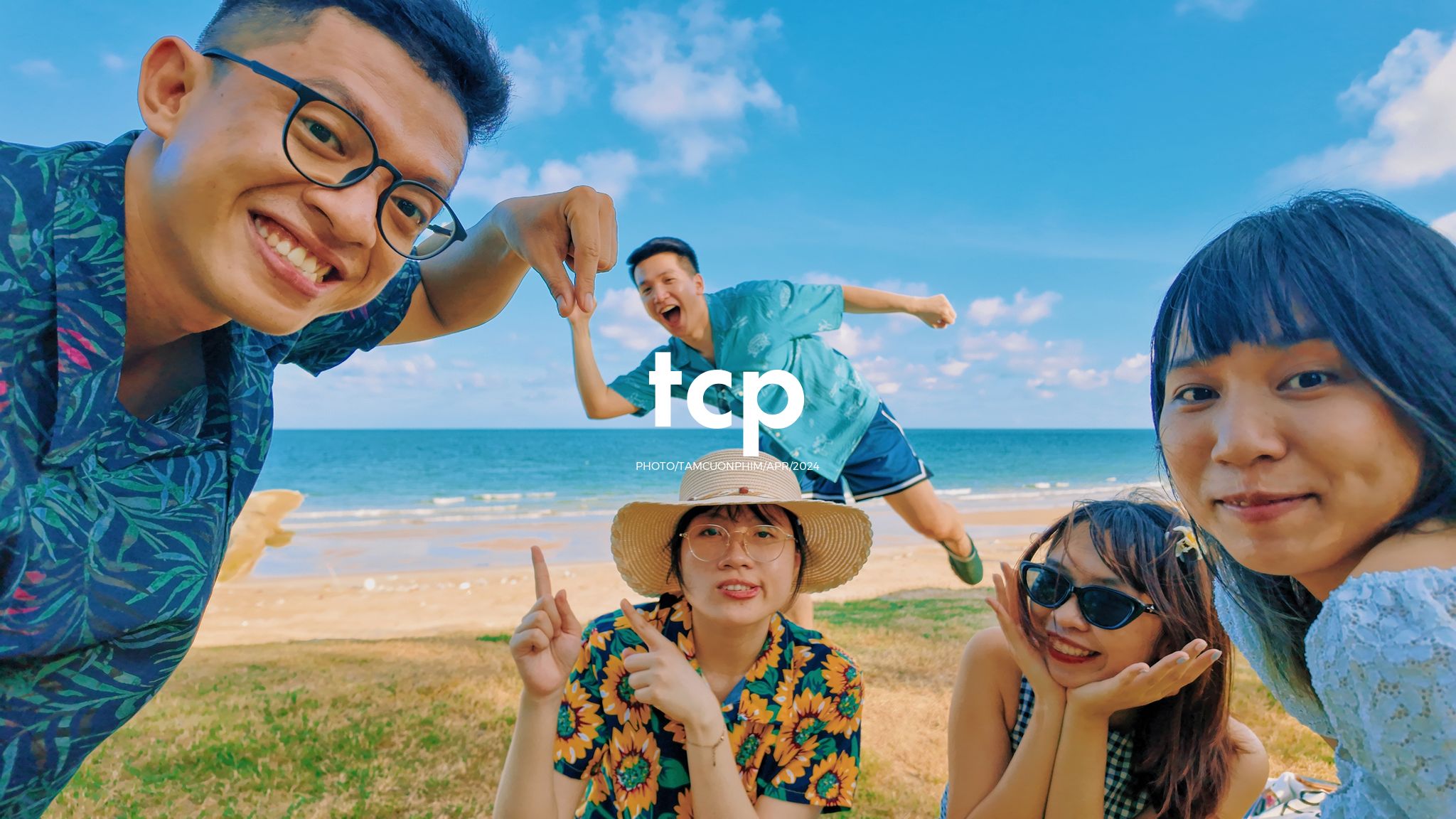 Tám Cuộn Phim - Nắng gió miền biển vắng