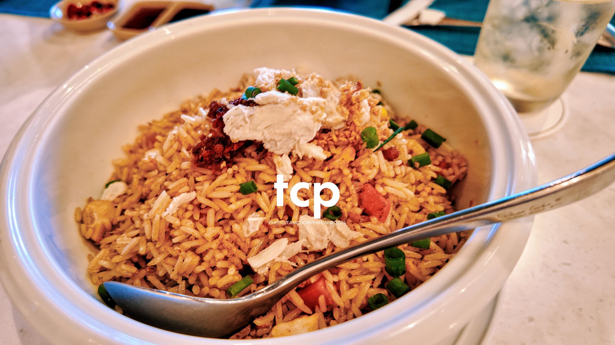 Tám Cuộn Phim - Nắng gió miền biển vắng