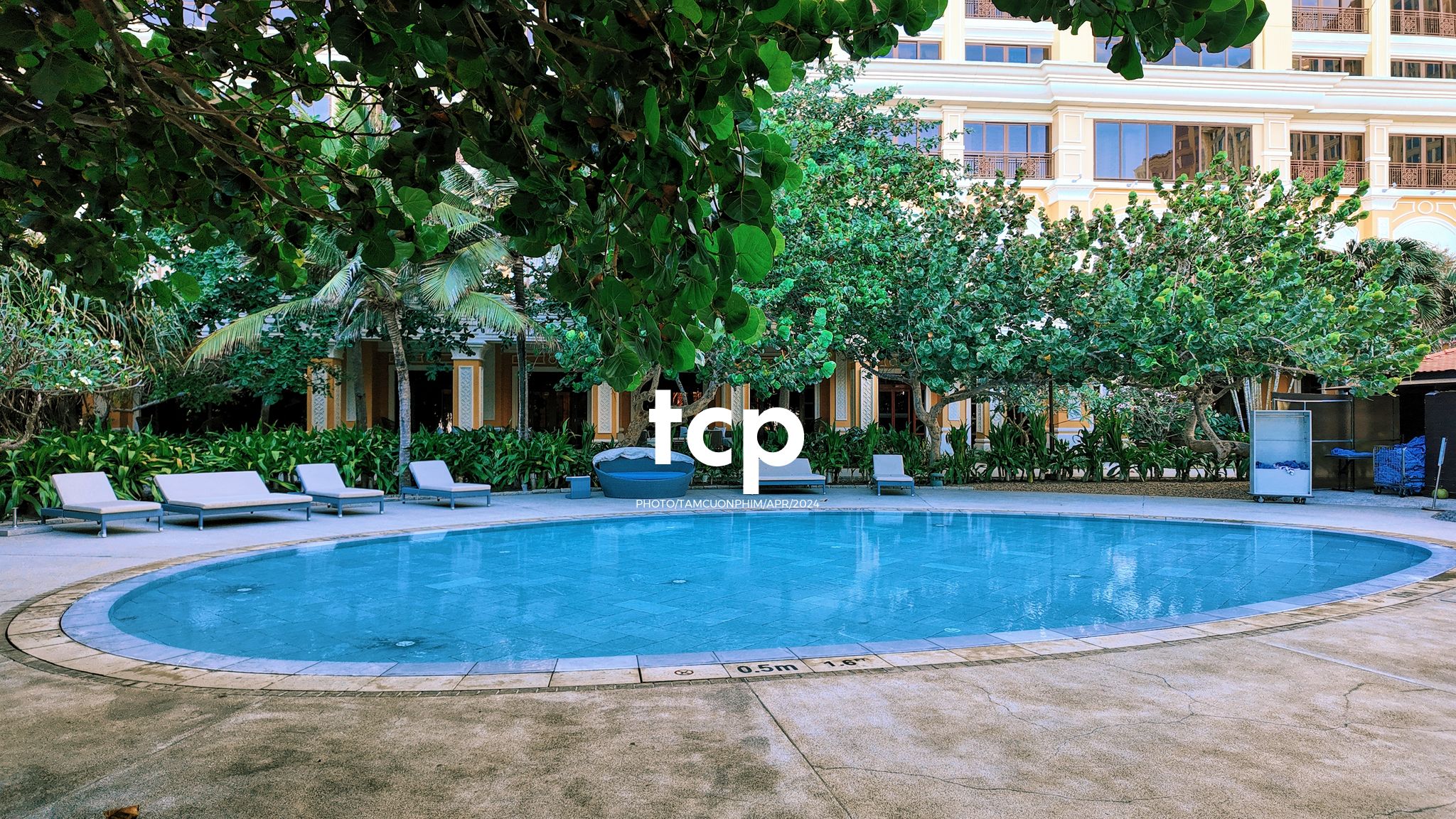 Tám Cuộn Phim - Nắng gió miền biển vắng