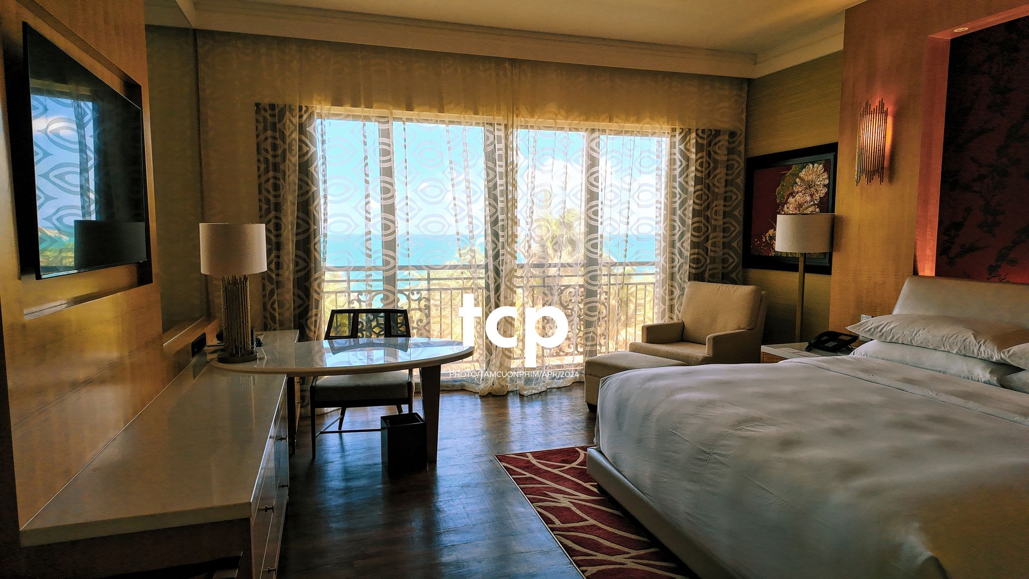 Tám Cuộn Phim - Nắng gió miền biển vắng