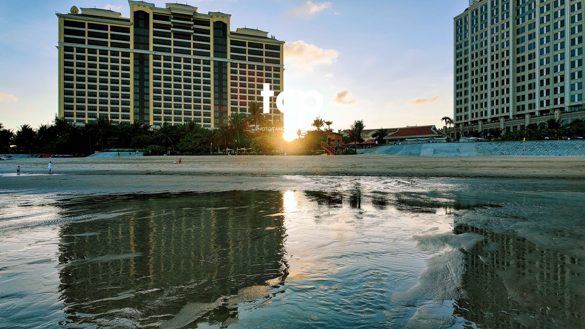 Tám Cuộn Phim - Nắng gió miền biển vắng