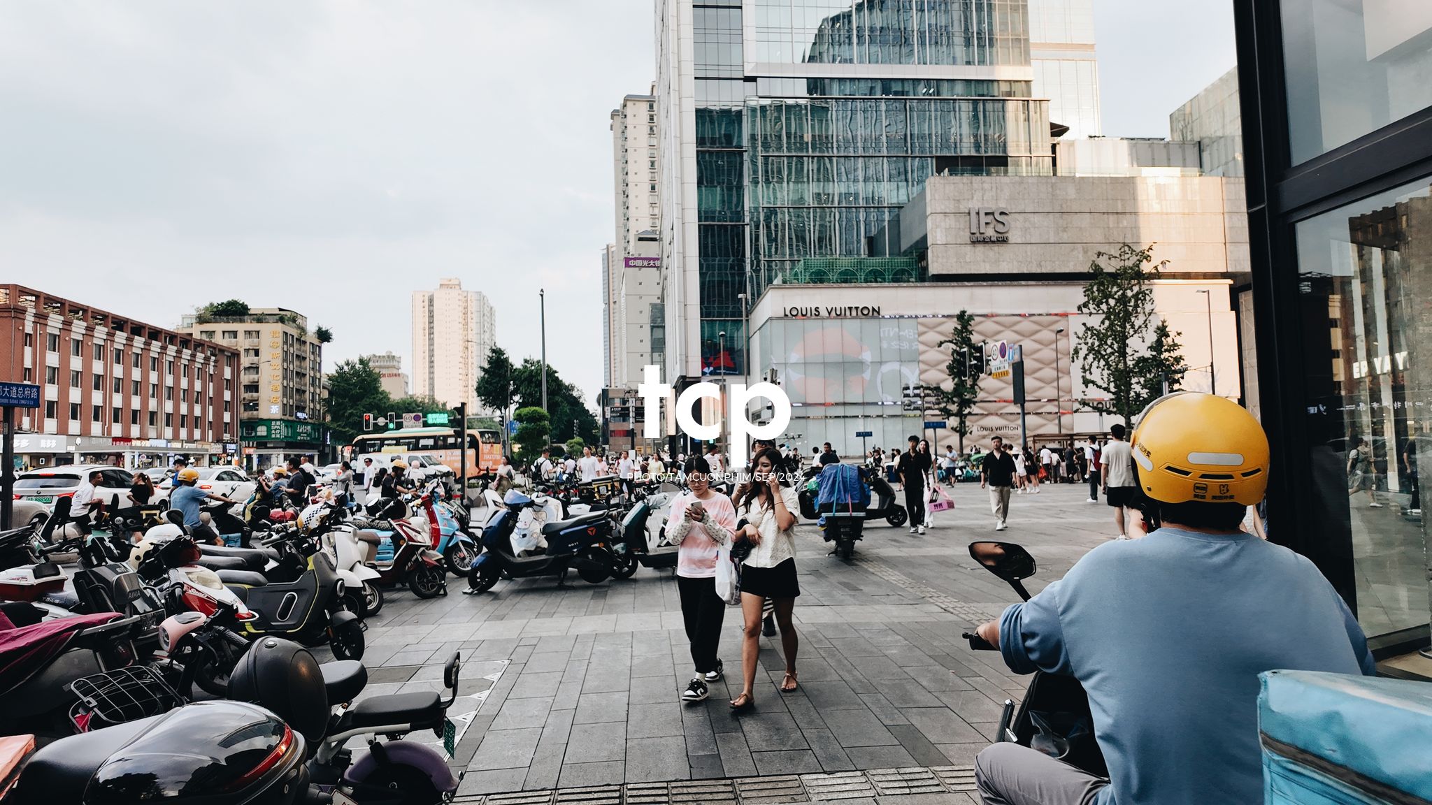 Tám Cuộn Phim - Những khoảnh khắc giao thoa giữa truyền thống và hiện đại