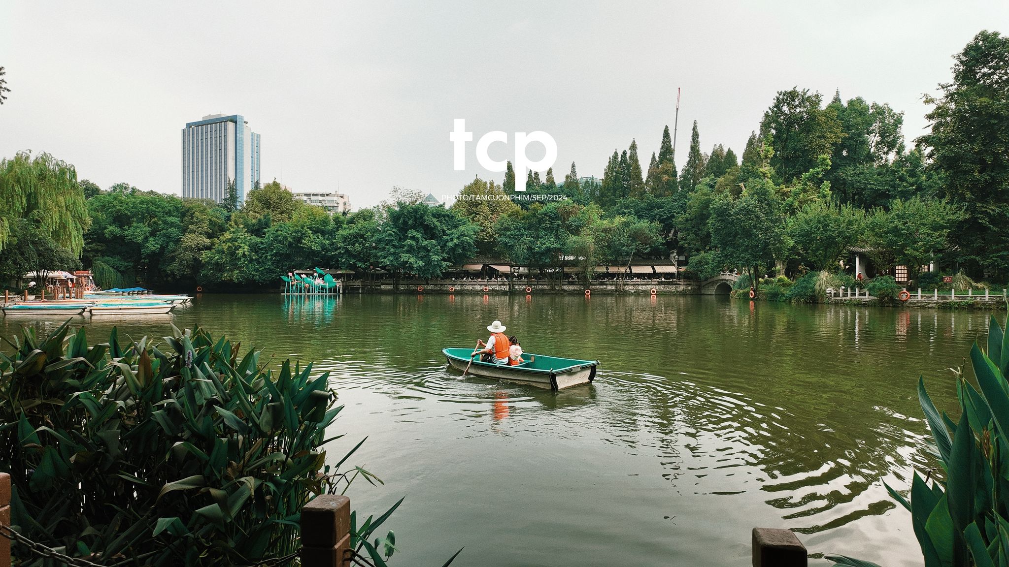 Tám Cuộn Phim - Những nhịp sống nhẹ nhàng nơi xứ sở gấu trúc