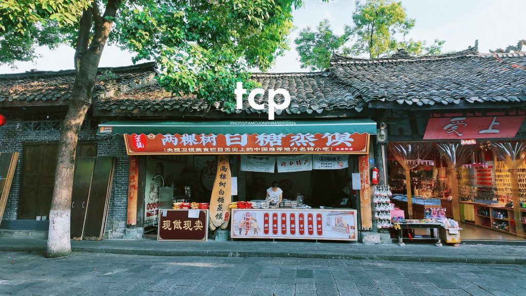 Tám Cuộn Phim - Nắng vàng trên mái ngói rêu phong