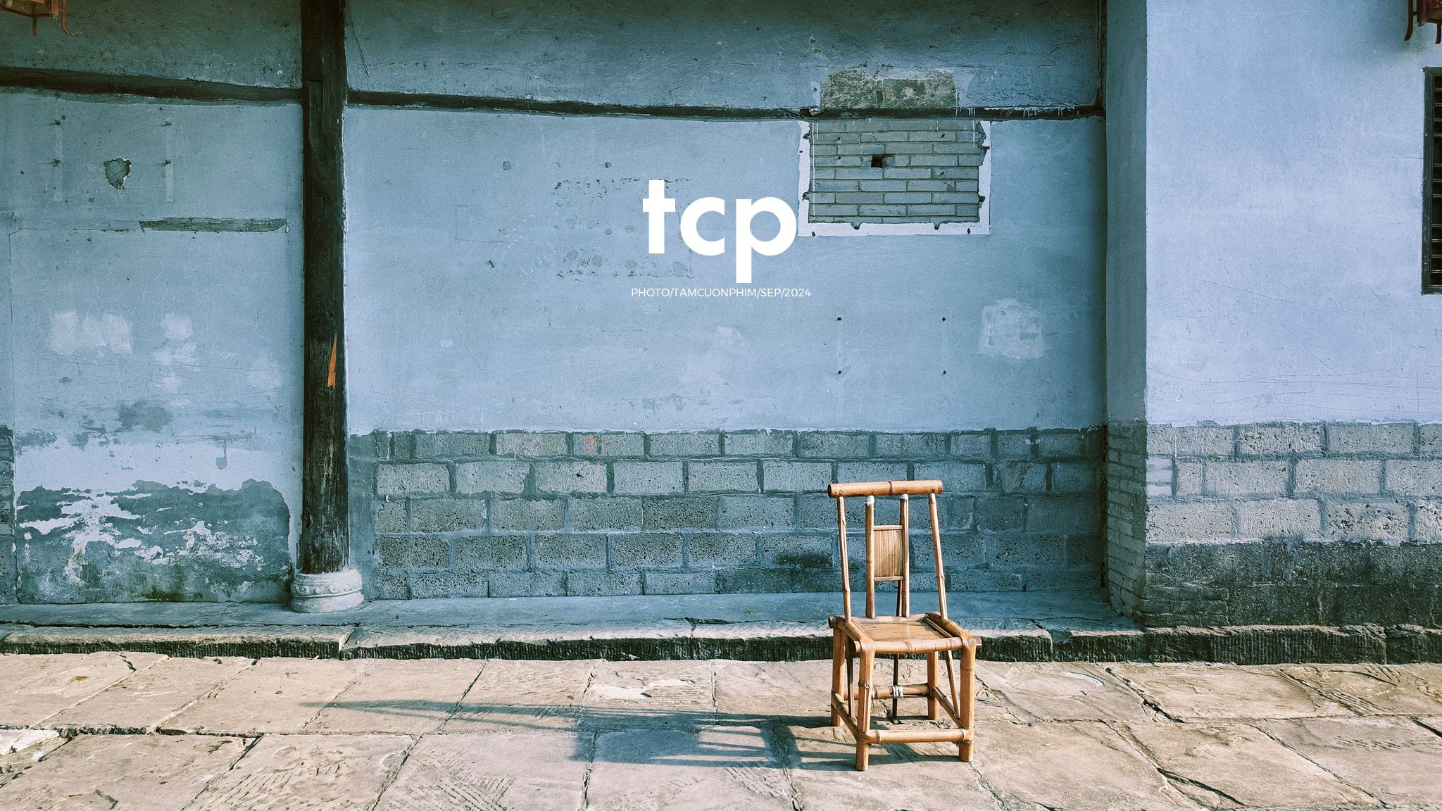 Tám Cuộn Phim - Nắng vàng trên mái ngói rêu phong