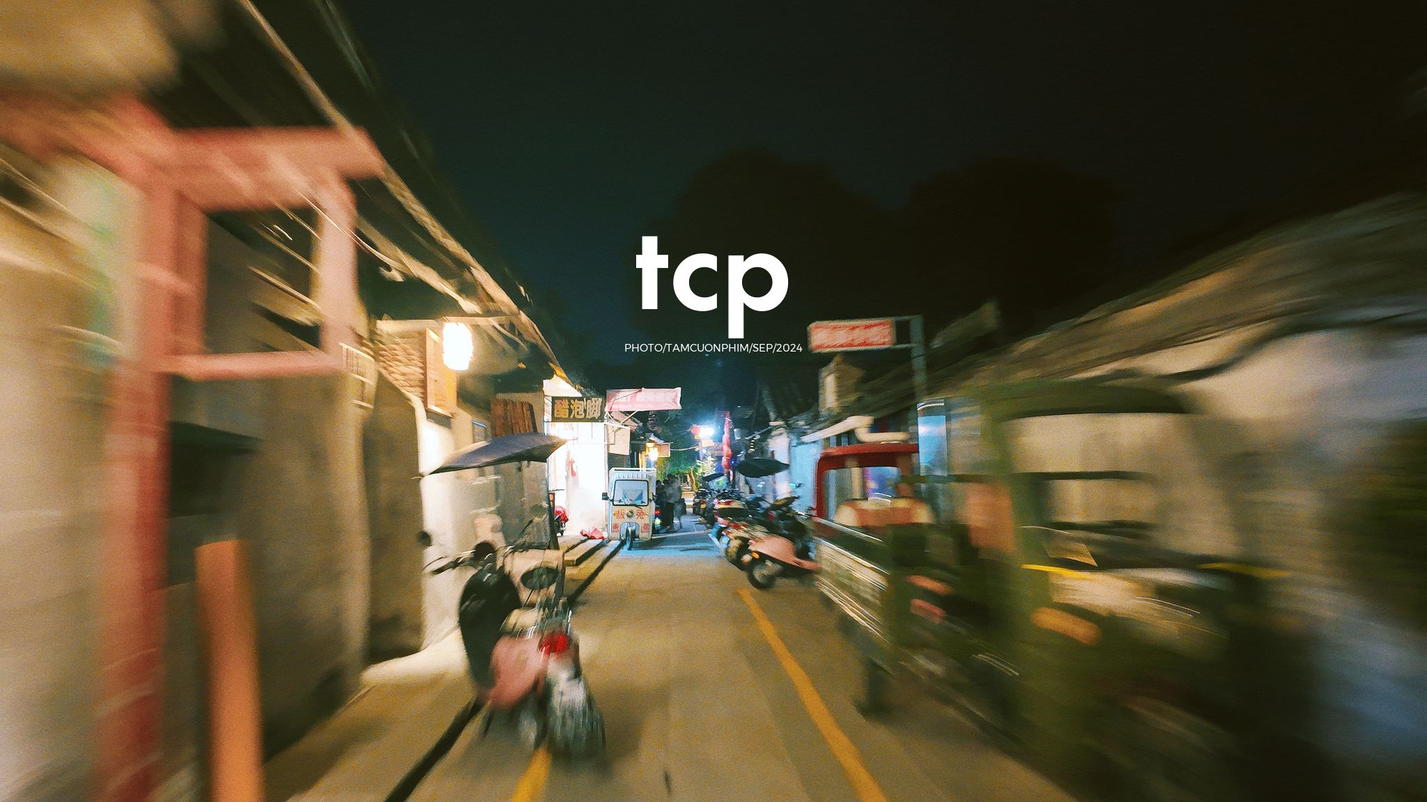 Tám Cuộn Phim - Nắng vàng trên mái ngói rêu phong