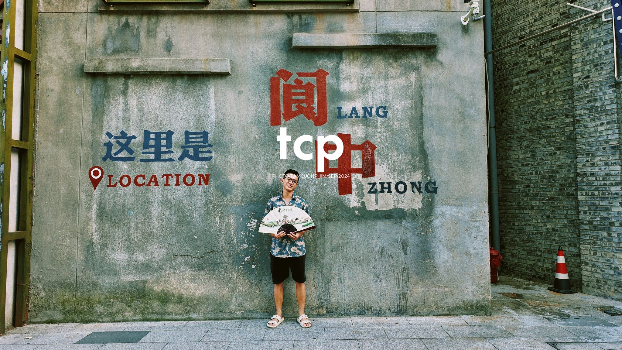 Tám Cuộn Phim - Nắng vàng trên mái ngói rêu phong