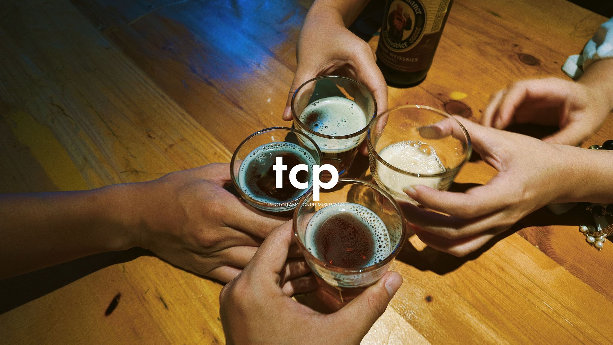 Tám Cuộn Phim - Nắng vàng trên mái ngói rêu phong