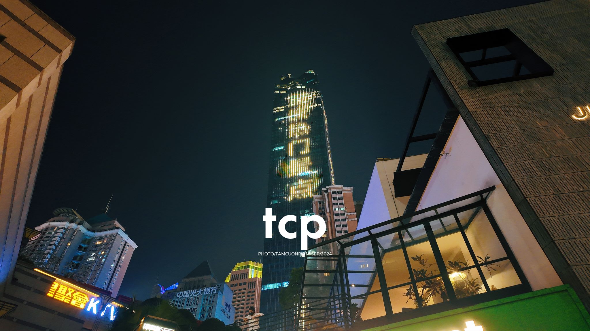 Tám Cuộn Phim - Ai mà chẳng mê mẩn những chuyến đi chơi đêm quên lối về chứ?