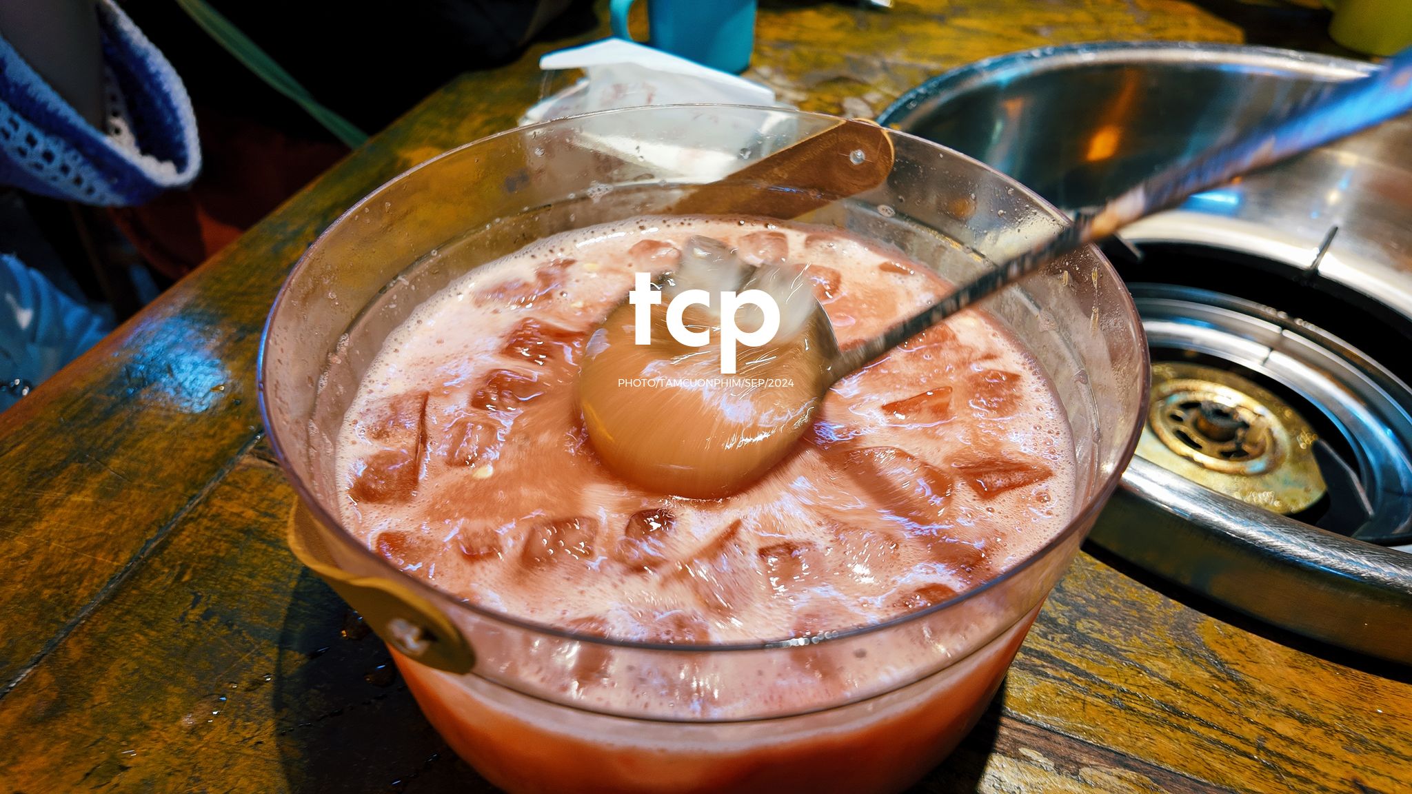 Tám Cuộn Phim - Ai mà chẳng mê mẩn những chuyến đi chơi đêm quên lối về chứ?