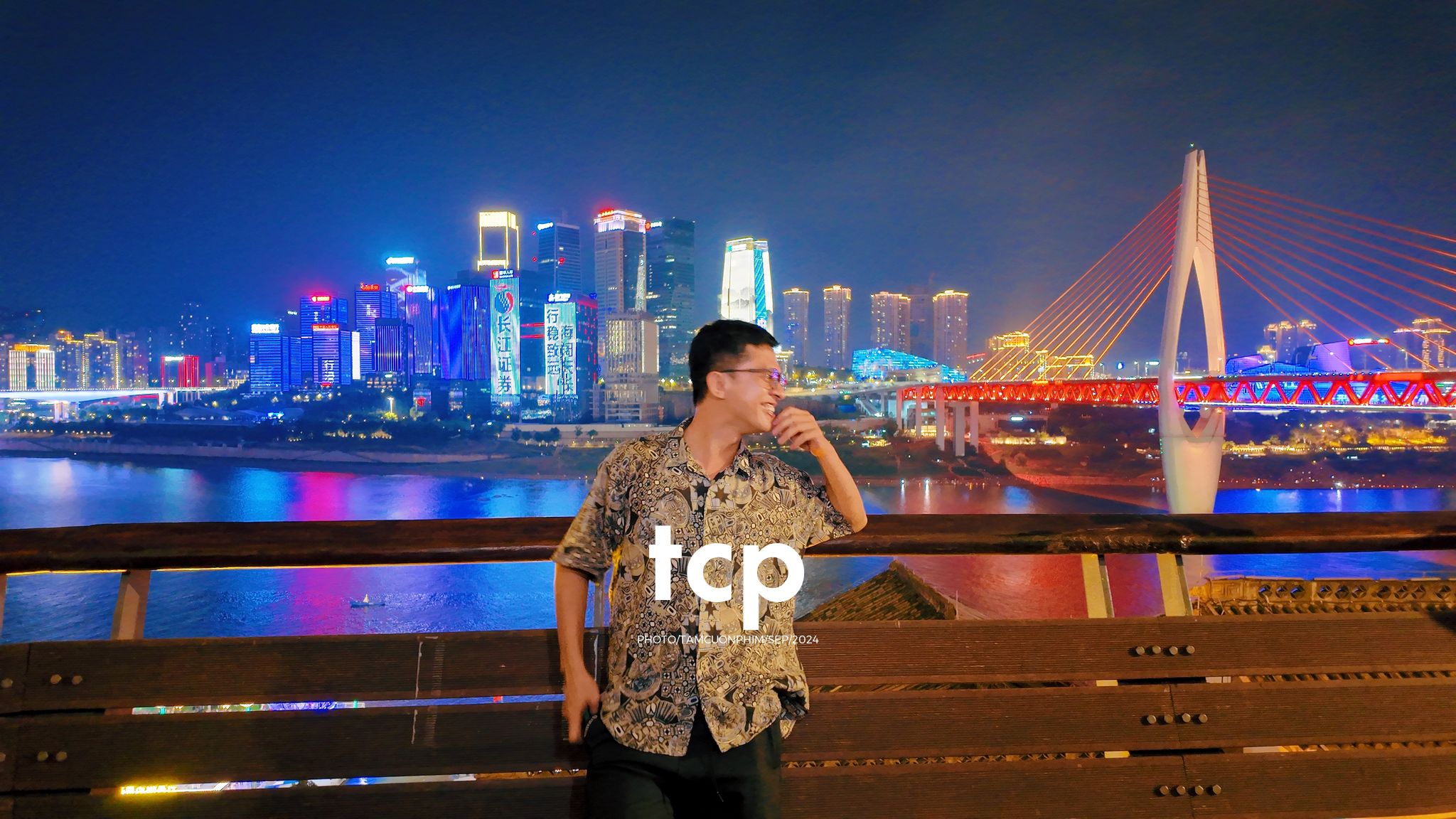 Tám Cuộn Phim - Ai mà chẳng mê mẩn những chuyến đi chơi đêm quên lối về chứ?