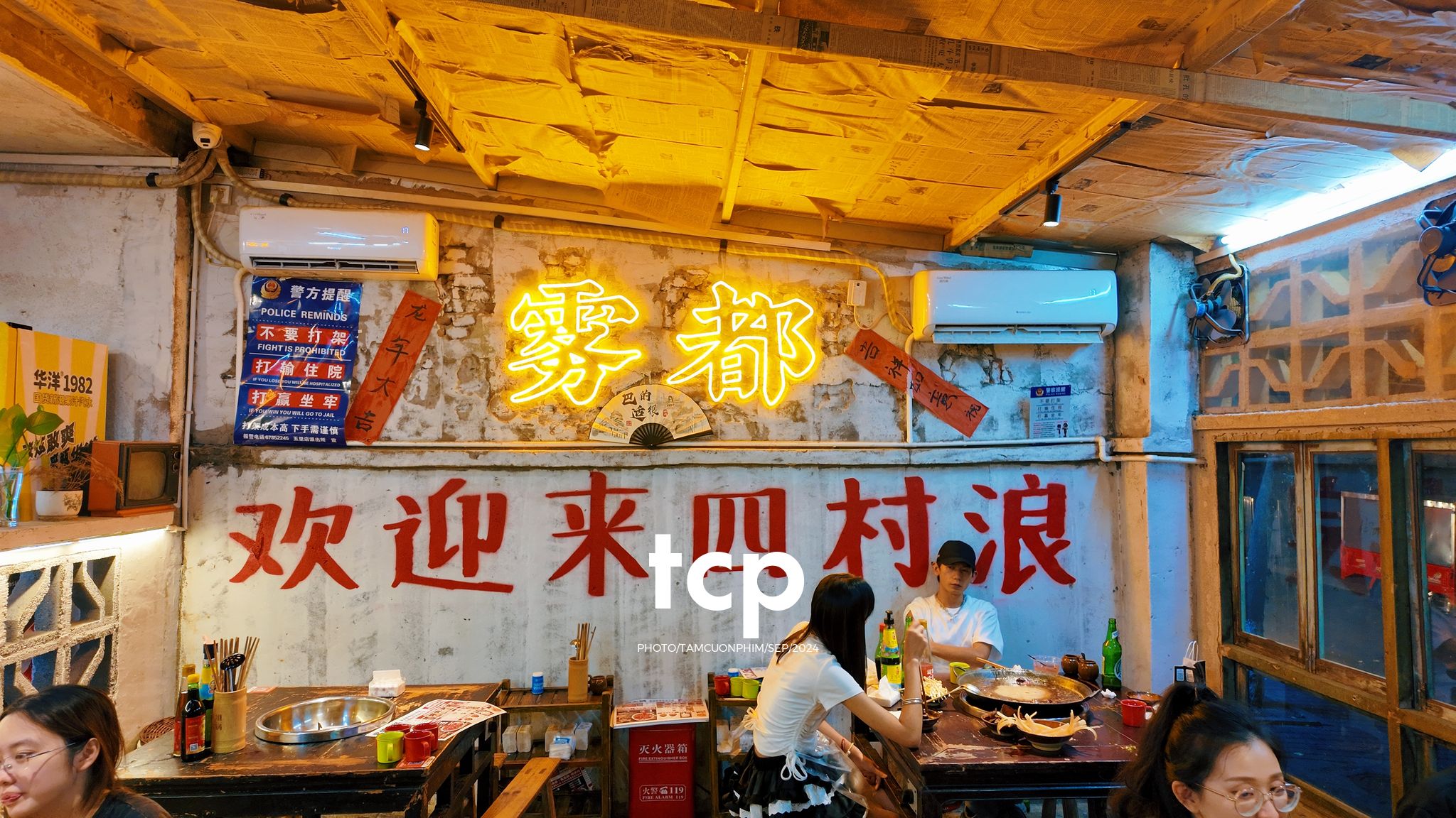 Tám Cuộn Phim - Ai mà chẳng mê mẩn những chuyến đi chơi đêm quên lối về chứ?