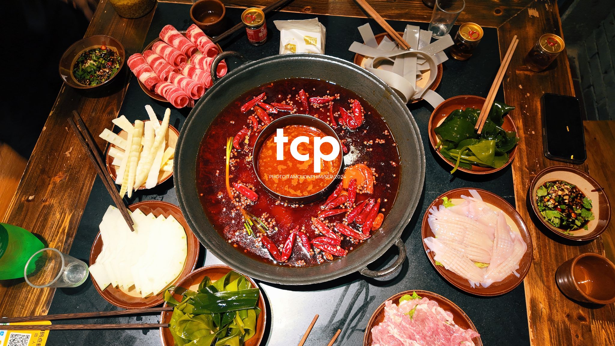 Tám Cuộn Phim - Ai mà chẳng mê mẩn những chuyến đi chơi đêm quên lối về chứ?