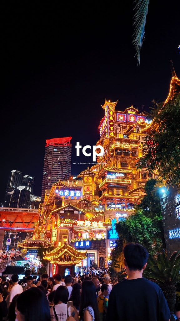 Tám Cuộn Phim - Ai mà chẳng mê mẩn những chuyến đi chơi đêm quên lối về chứ?
