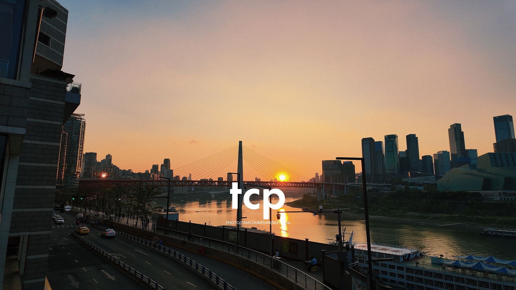 Tám Cuộn Phim - Ai mà chẳng mê mẩn những chuyến đi chơi đêm quên lối về chứ?