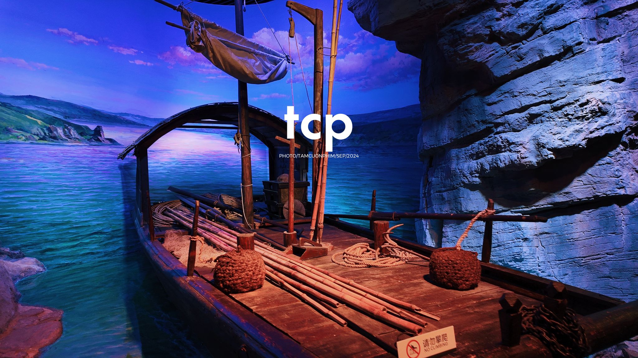 Tám Cuộn Phim - Có ai thấy nhớ những chuyến đi lang thang dọc phố phường không?