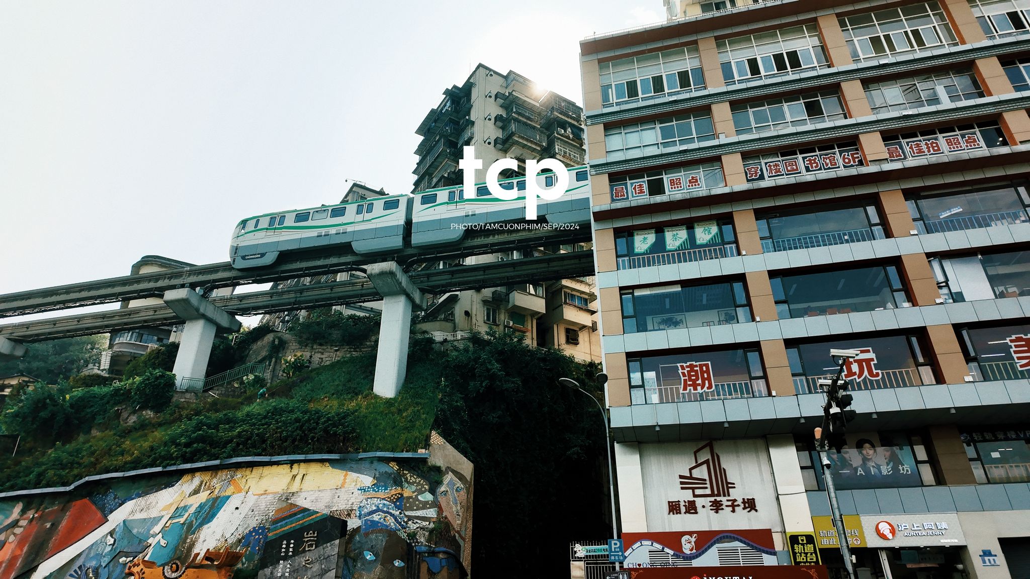 Tám Cuộn Phim - Có ai thấy nhớ những chuyến đi lang thang dọc phố phường không?