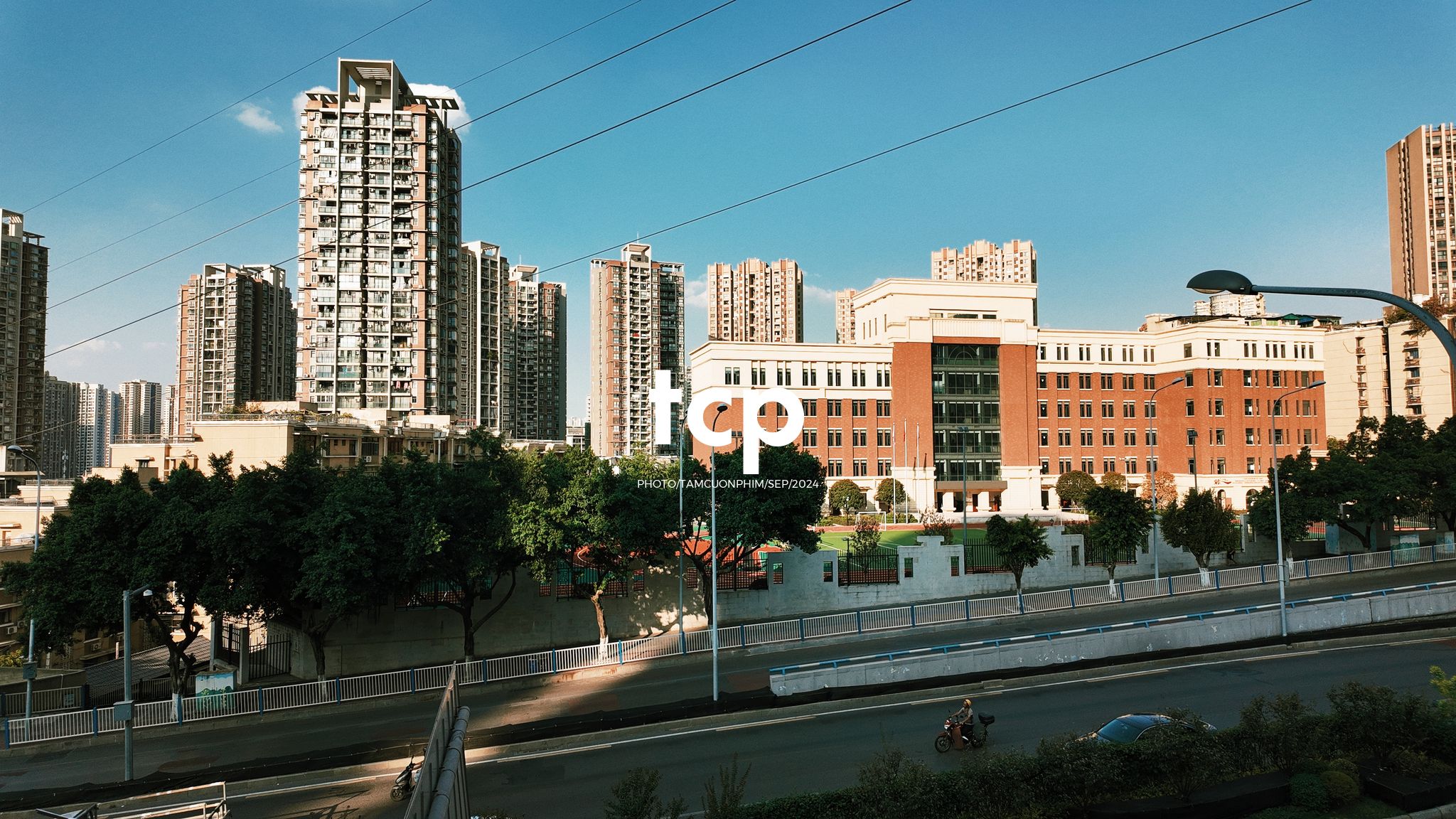 Tám Cuộn Phim - Có ai thấy nhớ những chuyến đi lang thang dọc phố phường không?