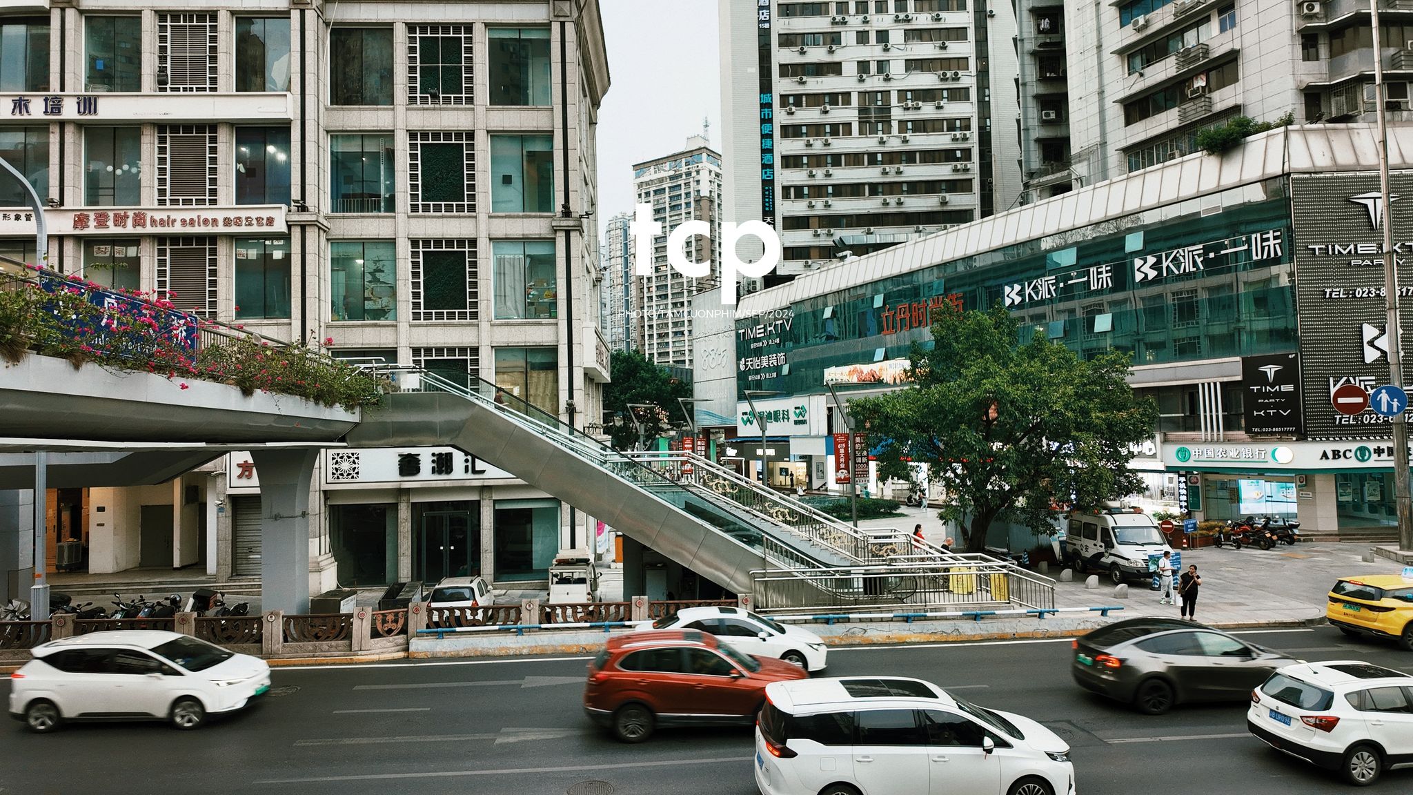 Tám Cuộn Phim - Có ai thấy nhớ những chuyến đi lang thang dọc phố phường không?