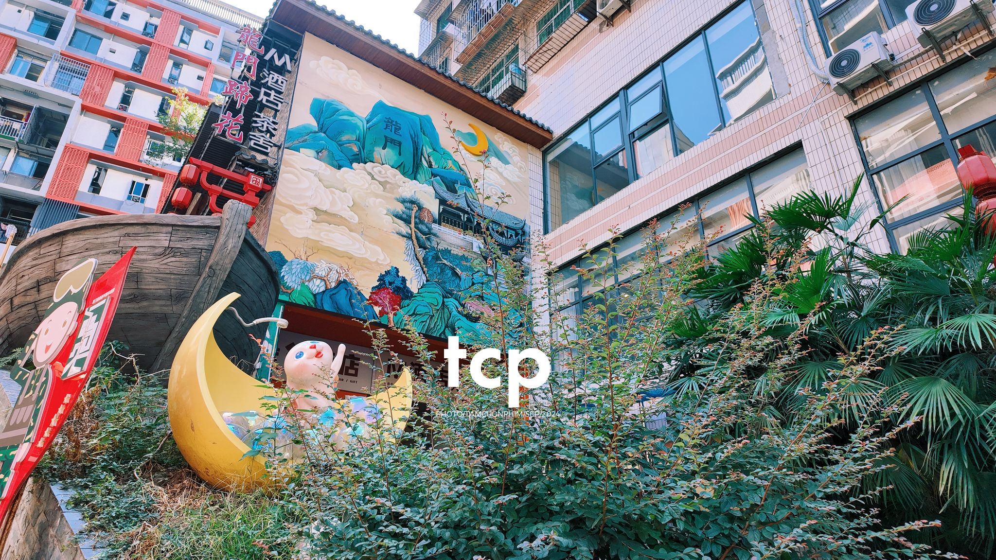 Tám Cuộn Phim - Có ai thấy nhớ những chuyến đi lang thang dọc phố phường không?