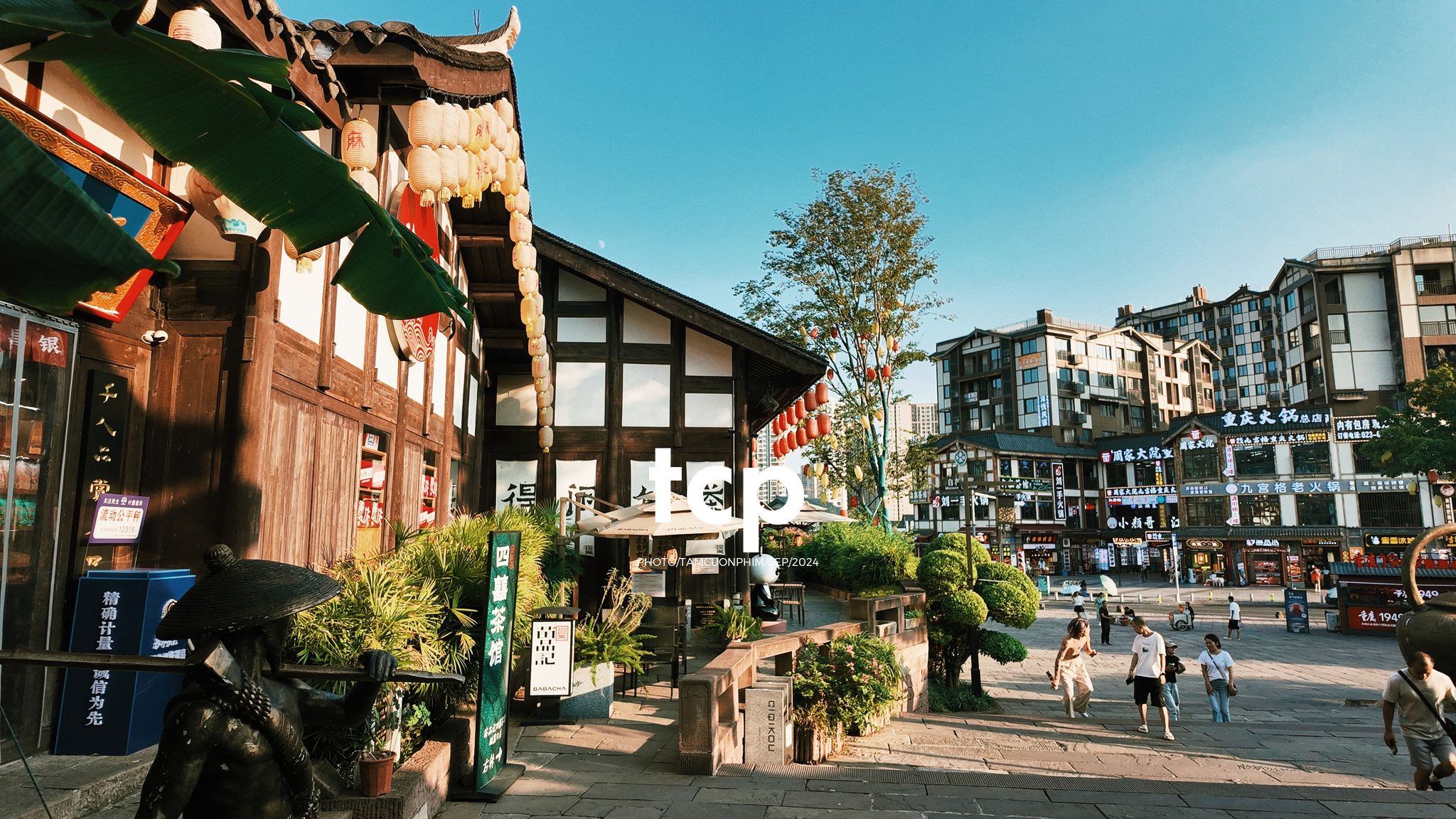 Tám Cuộn Phim - Có ai thấy nhớ những chuyến đi lang thang dọc phố phường không?