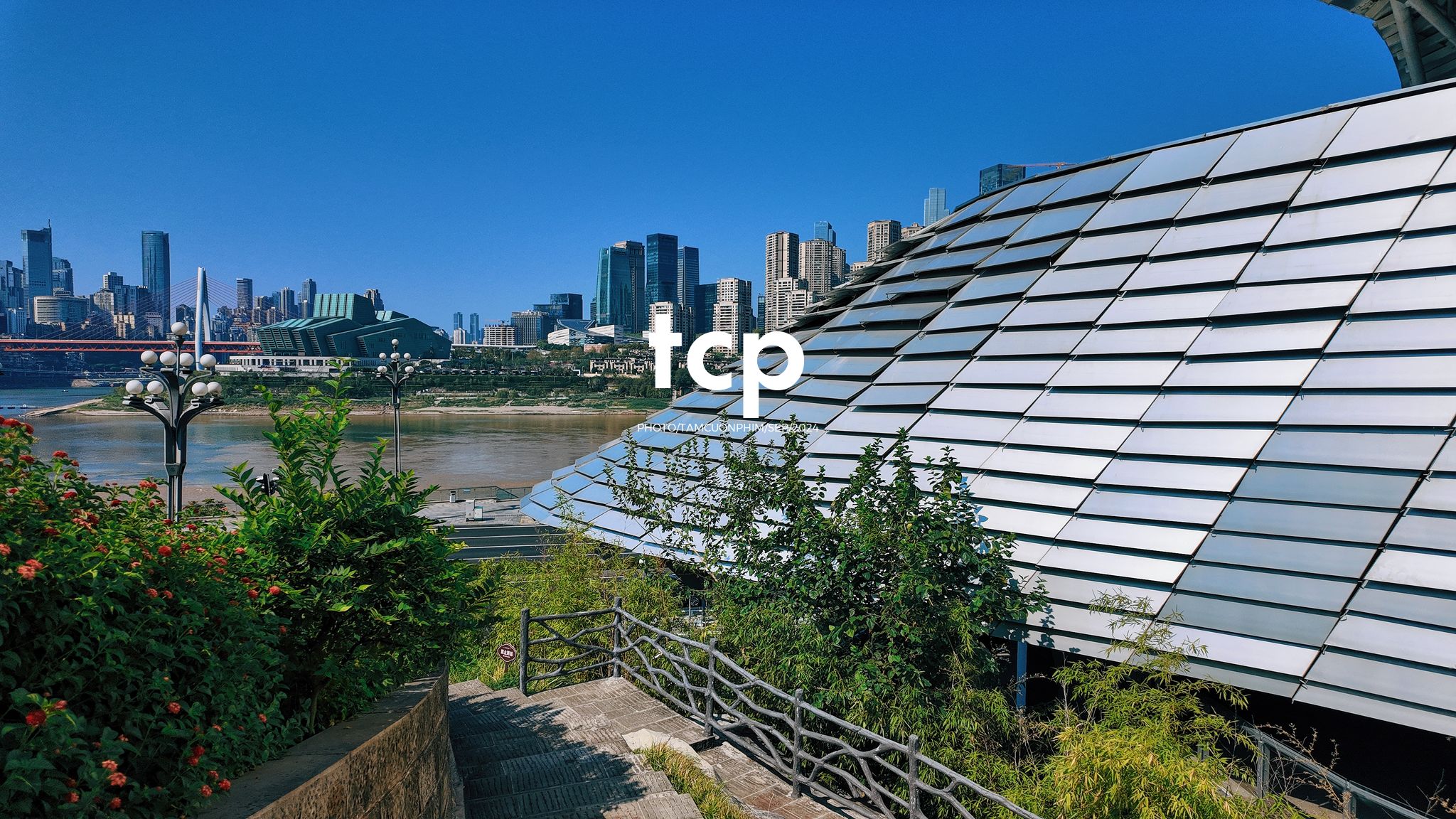 Tám Cuộn Phim - Có ai thấy nhớ những chuyến đi lang thang dọc phố phường không?