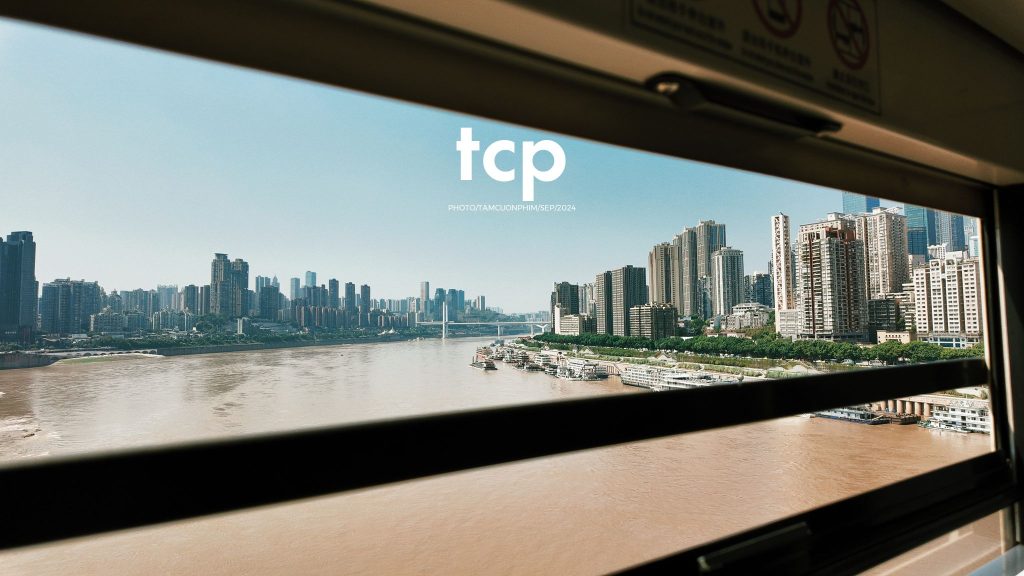 Tám Cuộn Phim - Có ai thấy nhớ những chuyến đi lang thang dọc phố phường không?