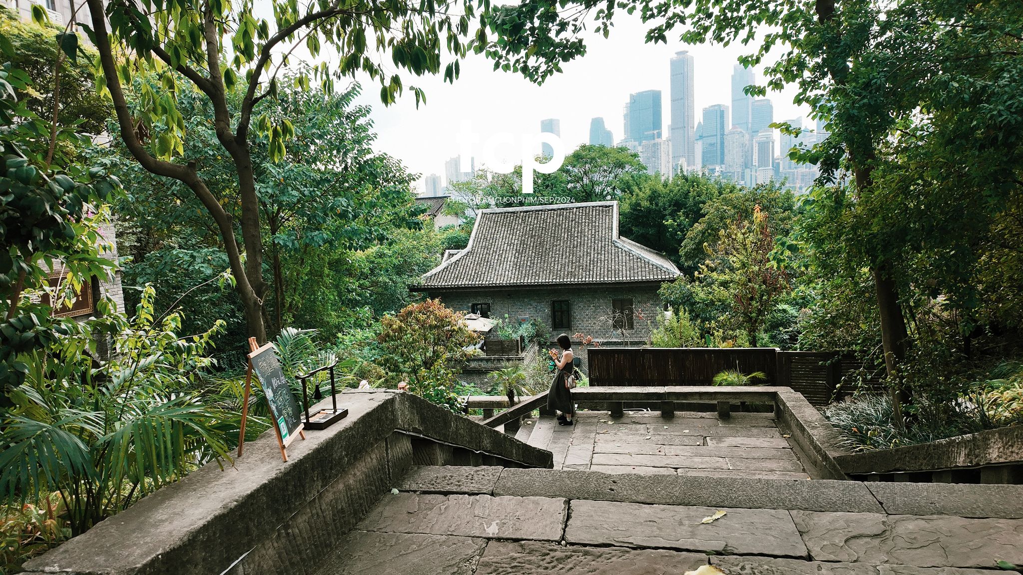 Tám Cuộn Phim - Có ai thấy nhớ những chuyến đi lang thang dọc phố phường không?