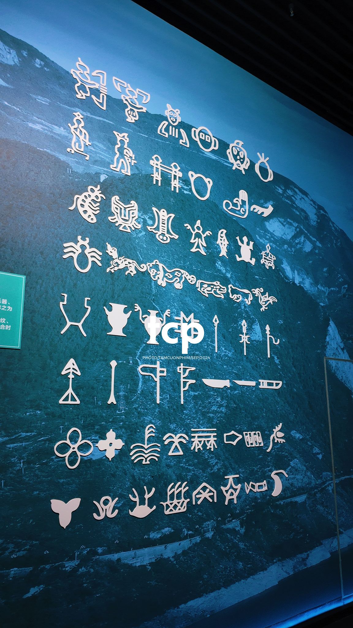 Tám Cuộn Phim - Có ai thấy nhớ những chuyến đi lang thang dọc phố phường không?