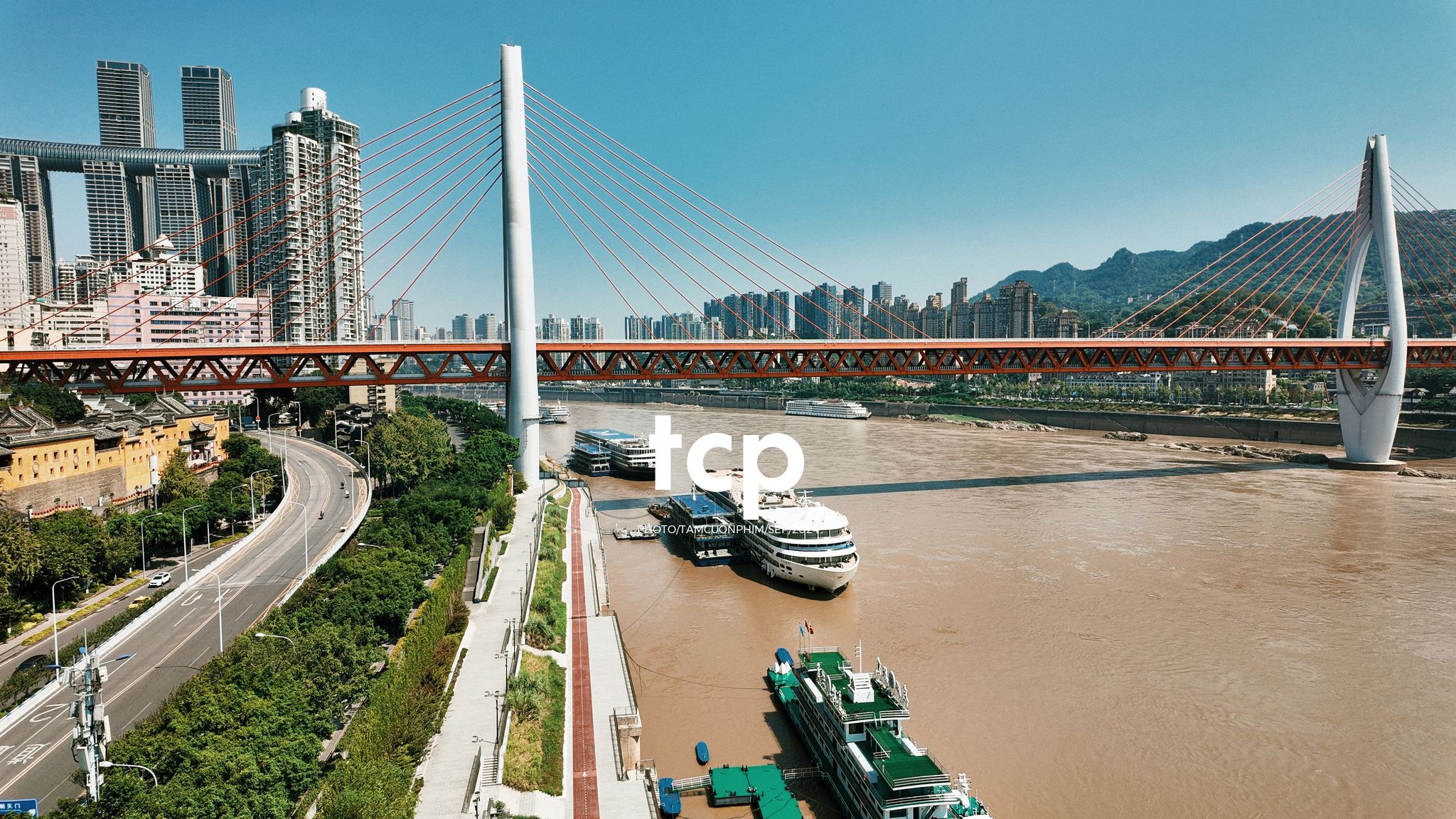 Tám Cuộn Phim - Có ai thấy nhớ những chuyến đi lang thang dọc phố phường không?