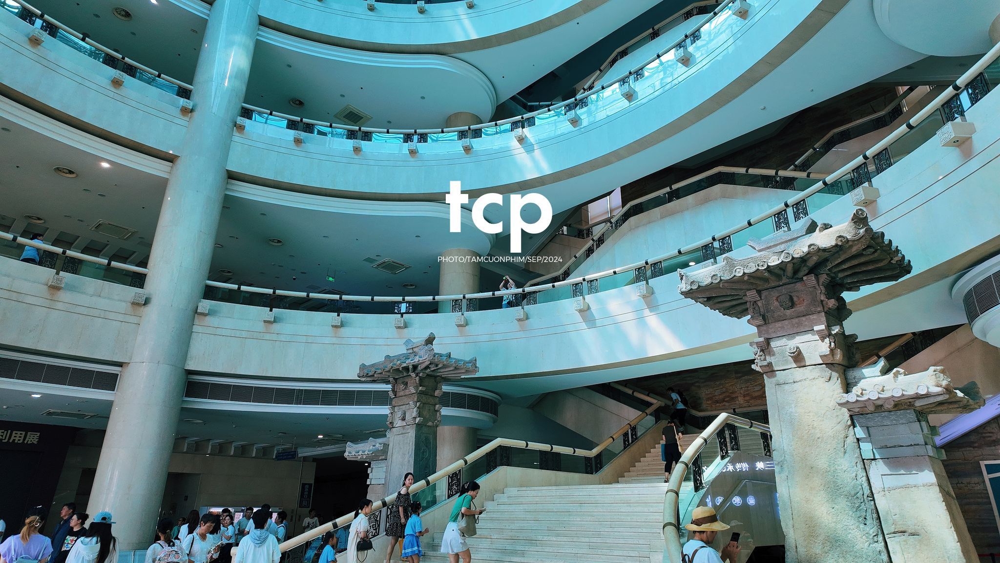 Tám Cuộn Phim - Có ai thấy nhớ những chuyến đi lang thang dọc phố phường không?