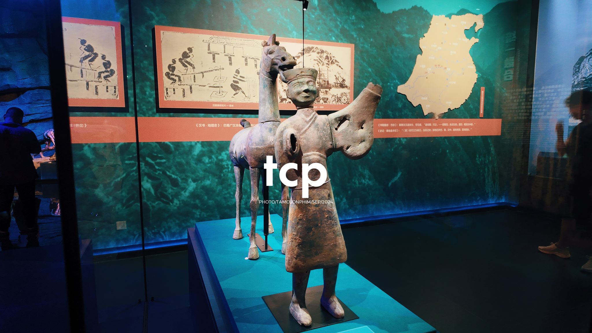 Tám Cuộn Phim - Có ai thấy nhớ những chuyến đi lang thang dọc phố phường không?