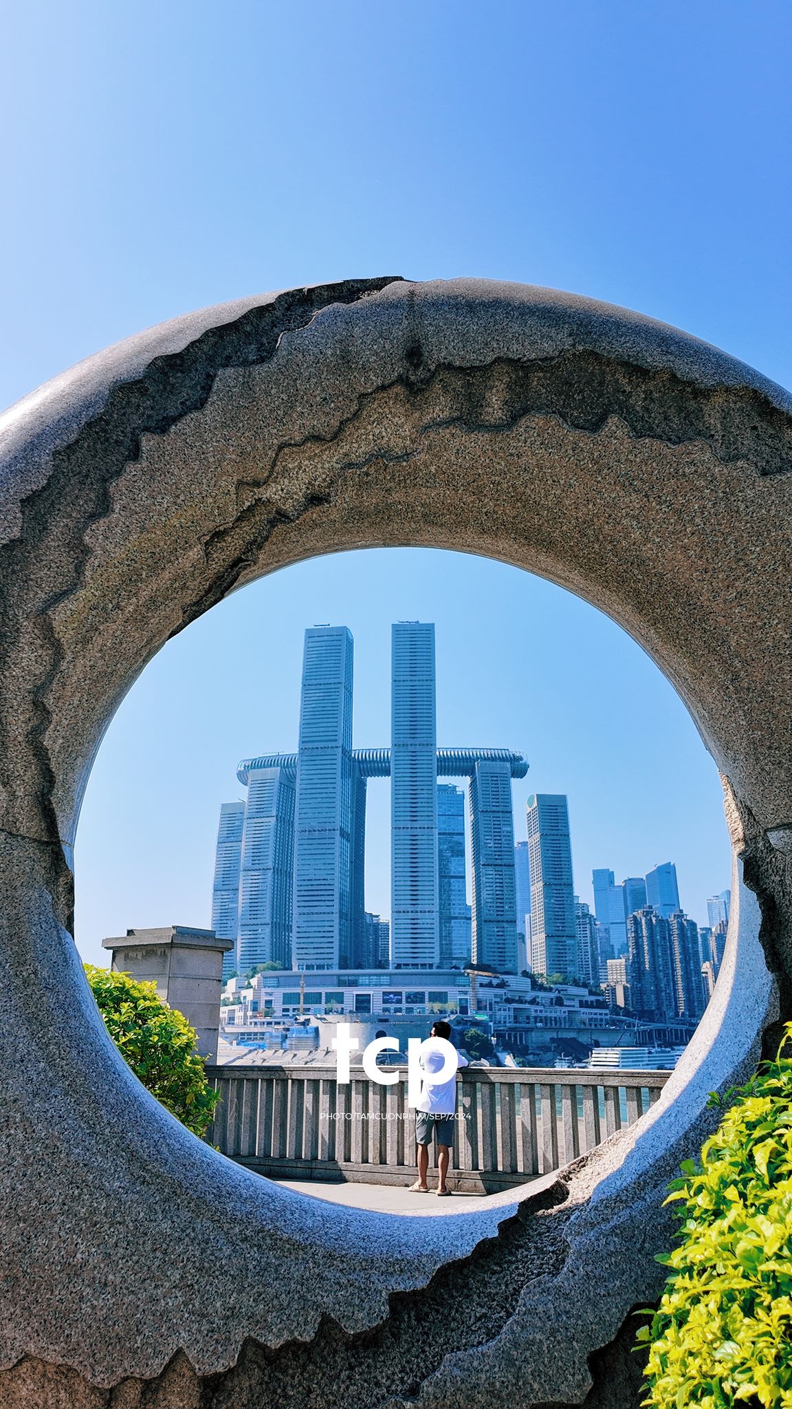 Tám Cuộn Phim - Có ai thấy nhớ những chuyến đi lang thang dọc phố phường không?