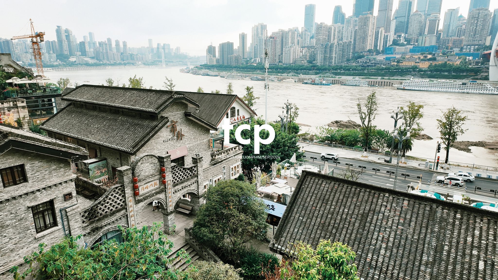 Tám Cuộn Phim - Có ai thấy nhớ những chuyến đi lang thang dọc phố phường không?