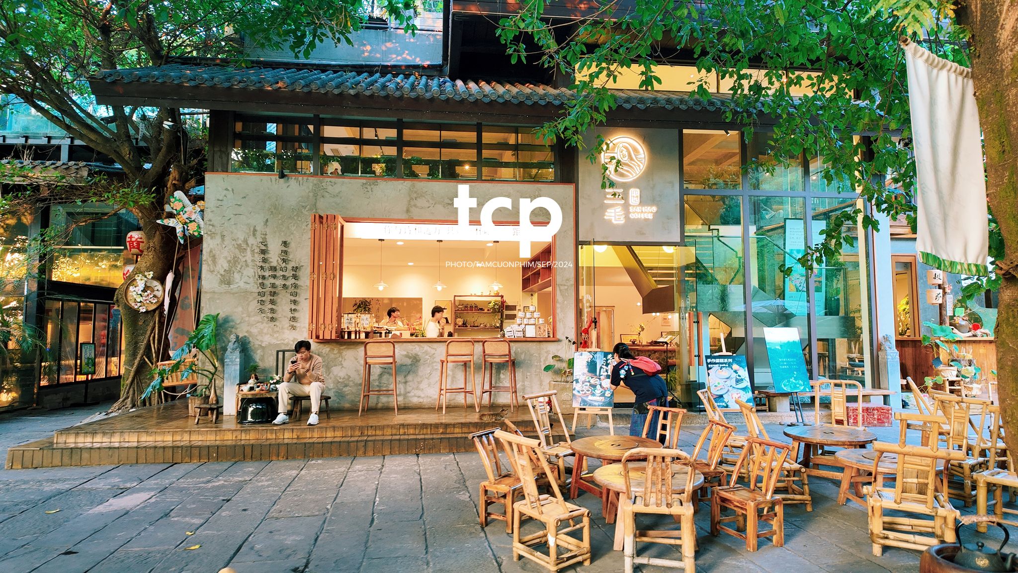 Tám Cuộn Phim - Lần đầu ghé quán đúng lúc nắng đẹp