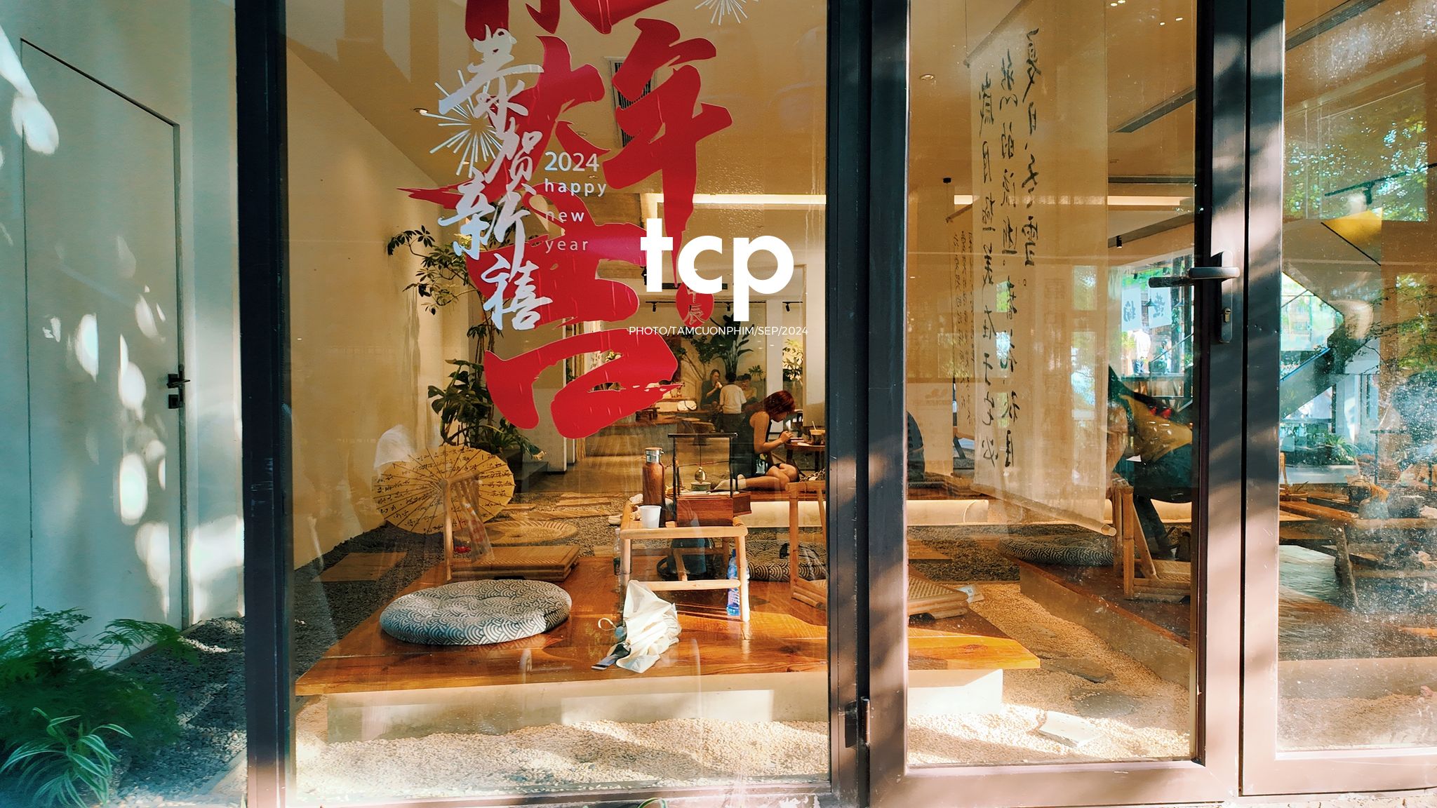 Tám Cuộn Phim - Lần đầu ghé quán đúng lúc nắng đẹp