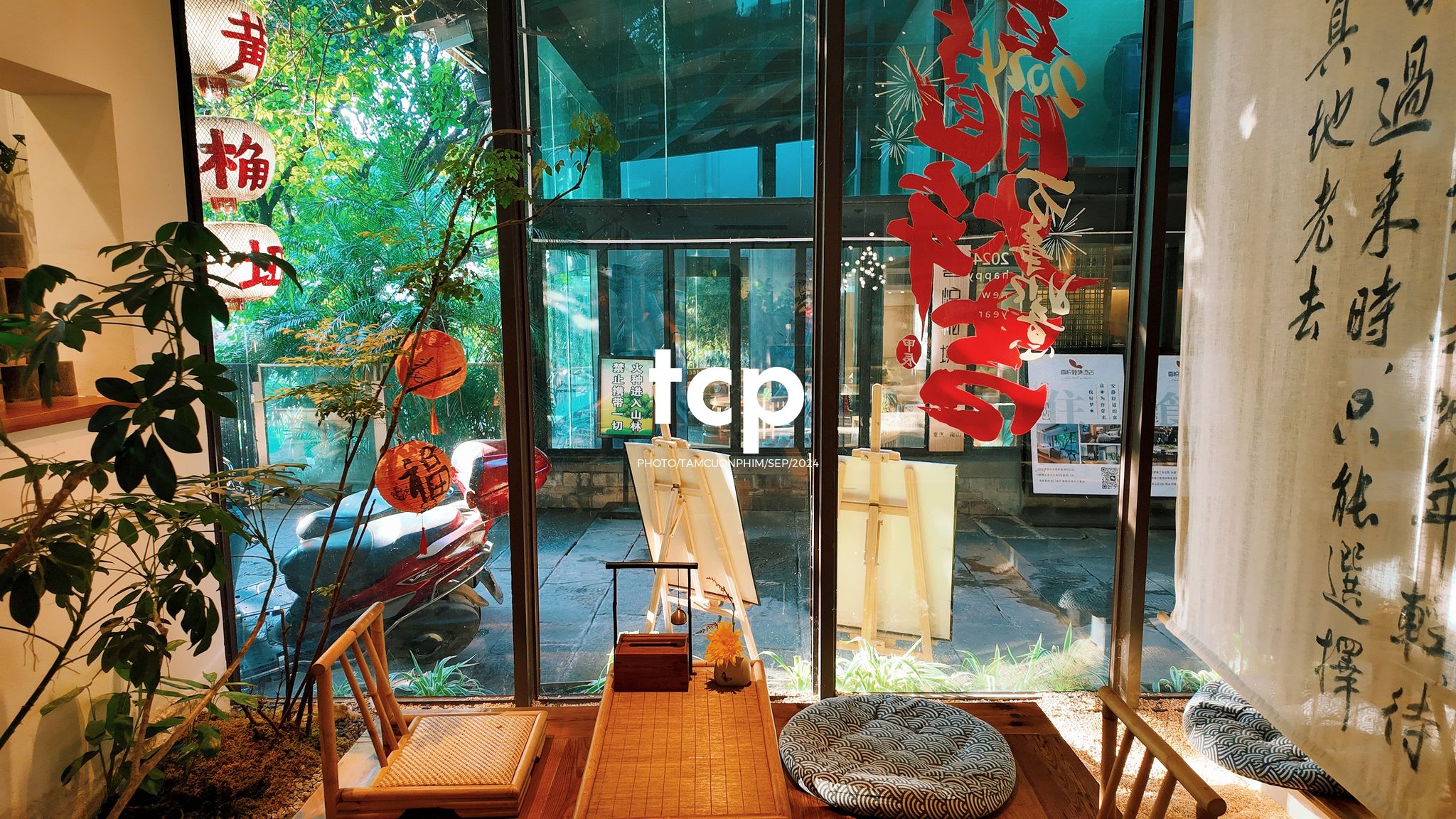 Tám Cuộn Phim - Lần đầu ghé quán đúng lúc nắng đẹp