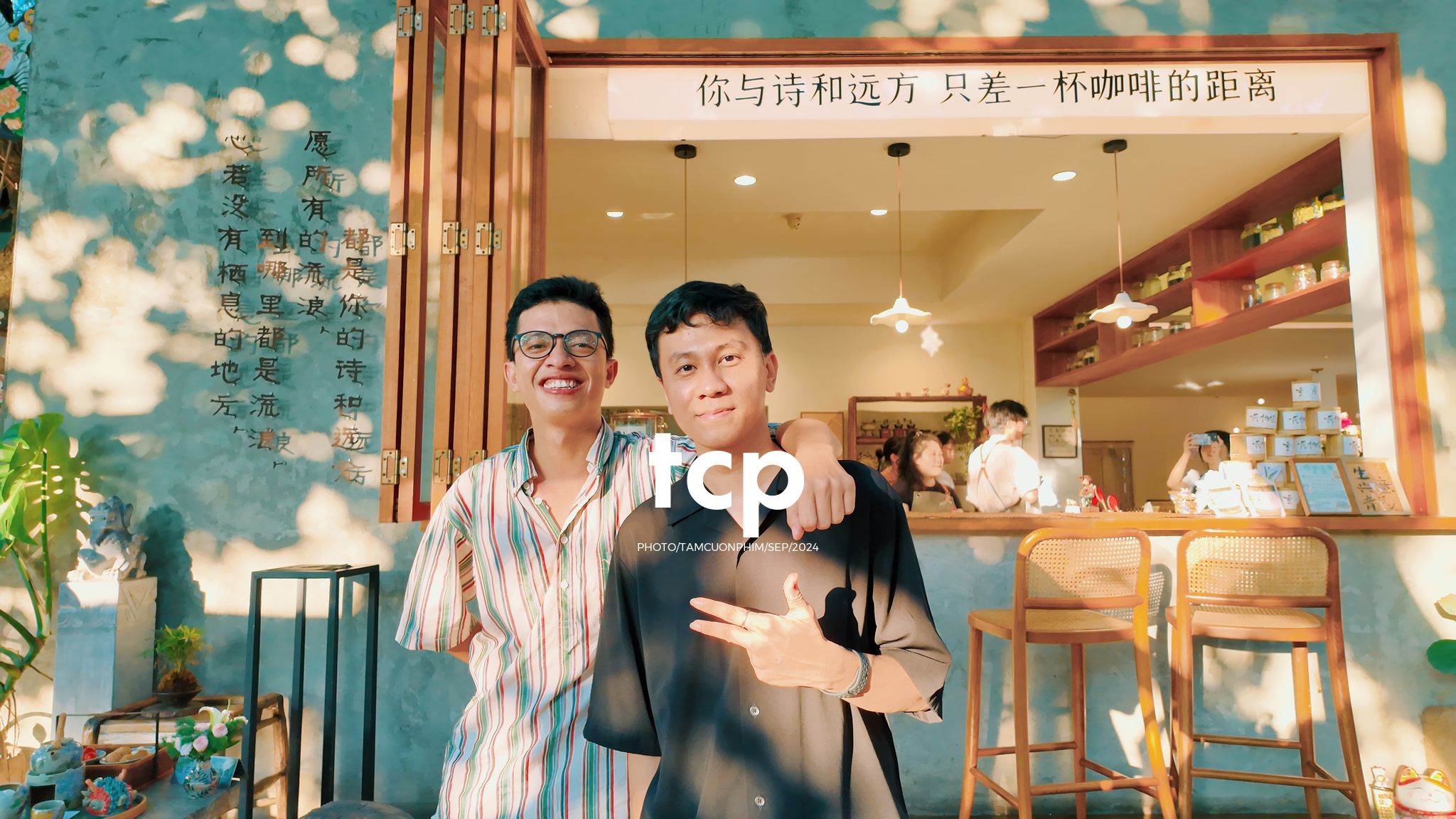 Tám Cuộn Phim - Lần đầu ghé quán đúng lúc nắng đẹp