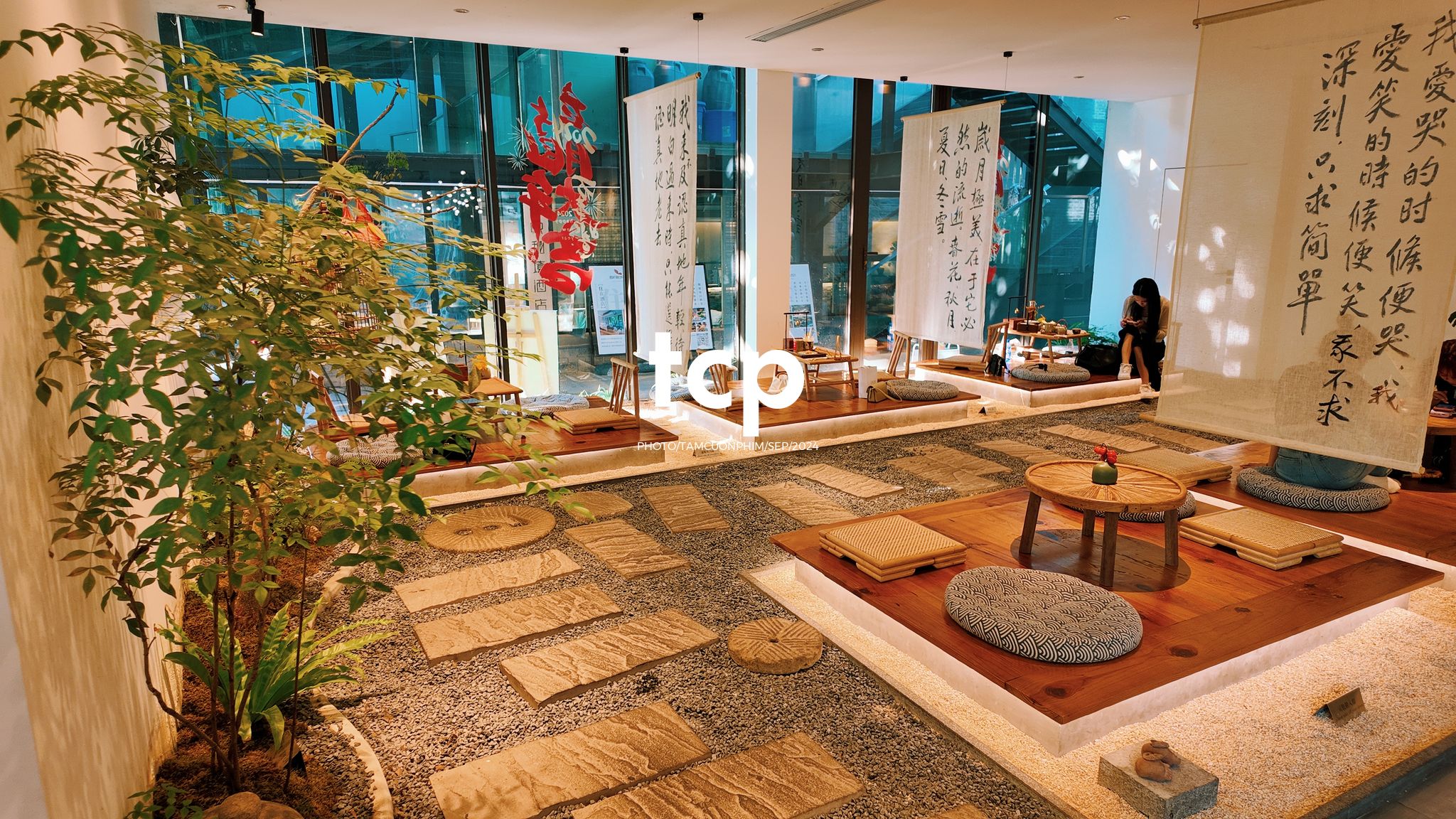 Tám Cuộn Phim - Lần đầu ghé quán đúng lúc nắng đẹp